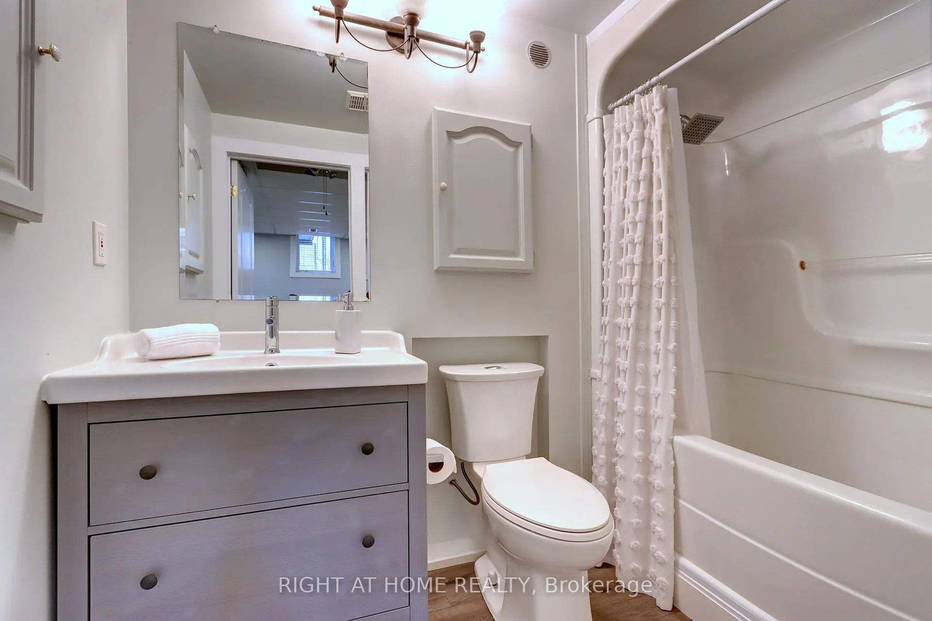 Photo 35 of 24 Huffmann Drive, Halton Hills, Georgetown — HOMEH