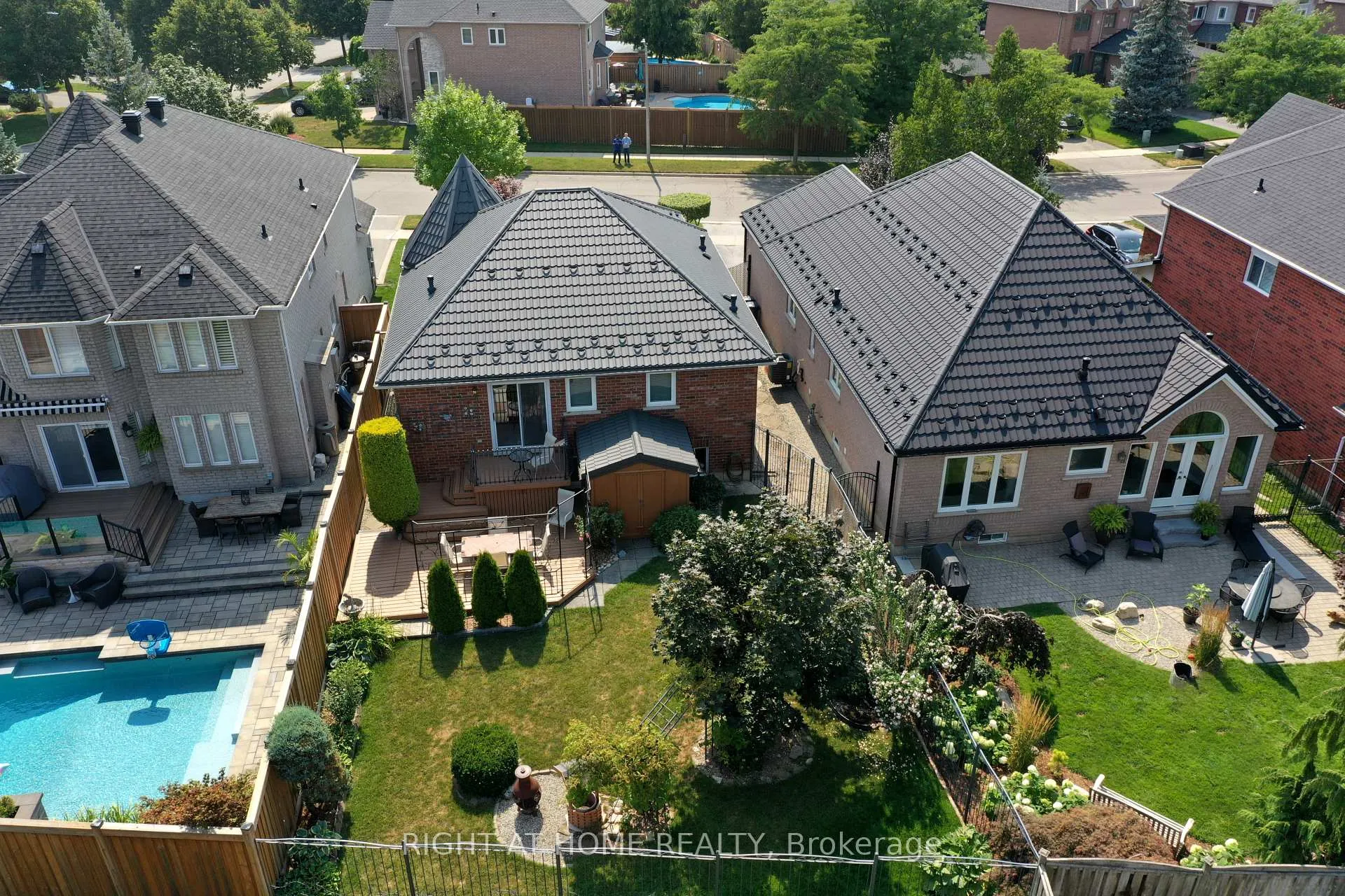 Photo 40 of 24 Huffmann Drive, Halton Hills, Georgetown — HOMEH