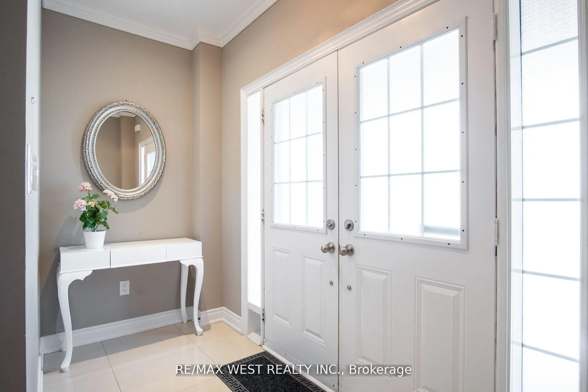 Photo 2 of 43 Via Borghese Street, Vaughan, Vellore Village — HOMEH