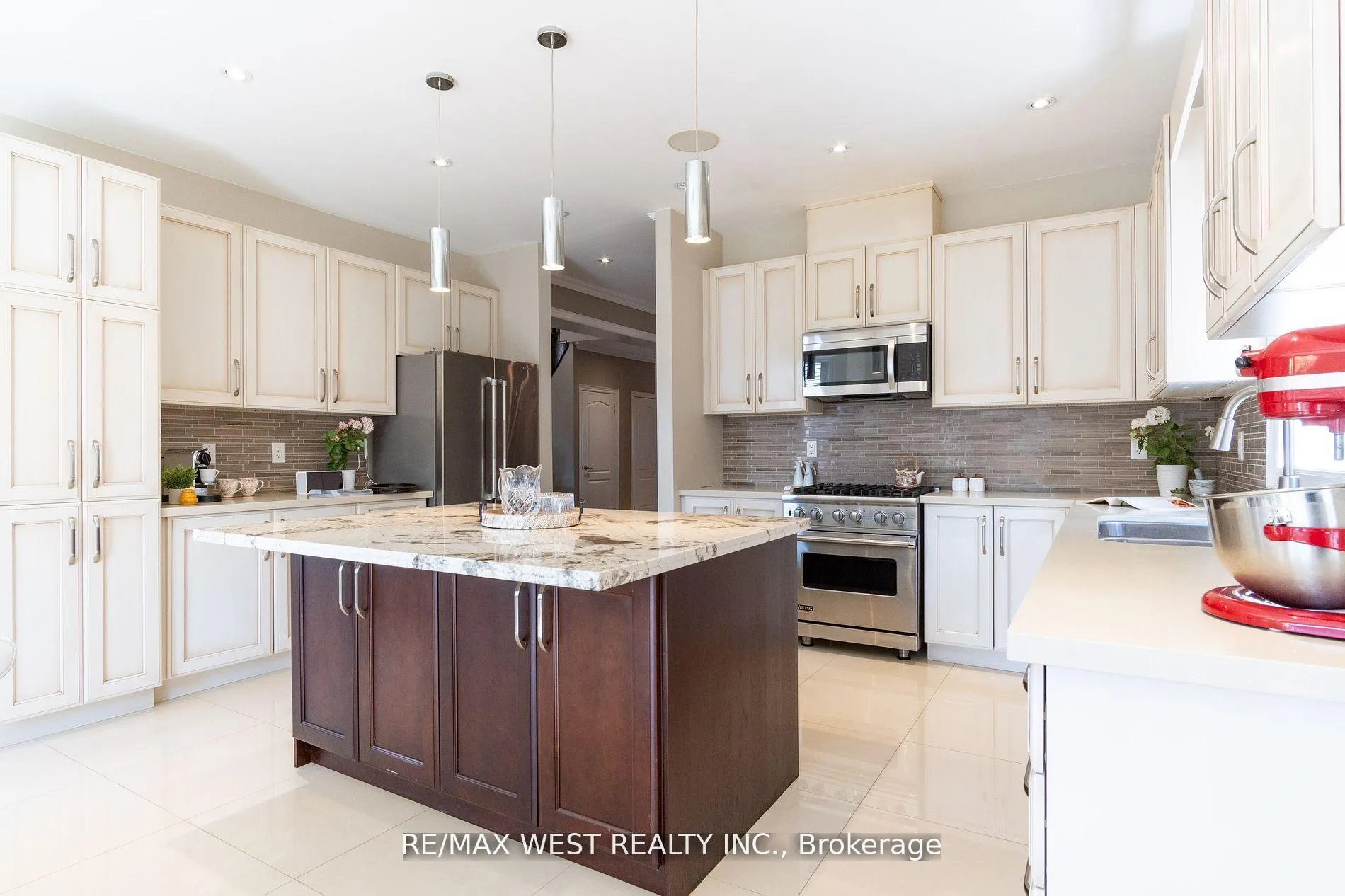 Photo 9 of 43 Via Borghese Street, Vaughan, Vellore Village — HOMEH