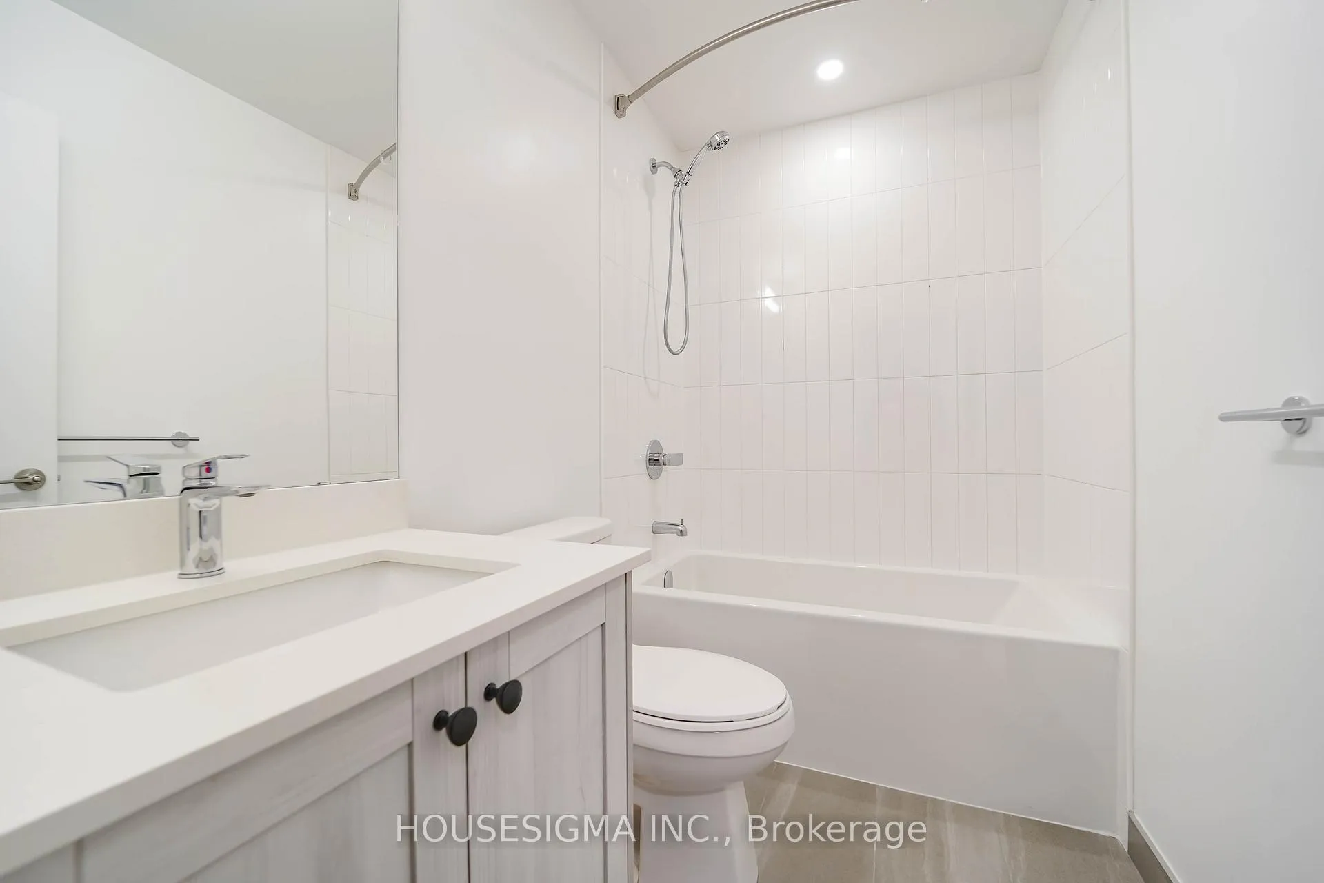 Photo 31 of Unit 329, 385 Arctic Red Drive, Oshawa, Windfields — HOMEH