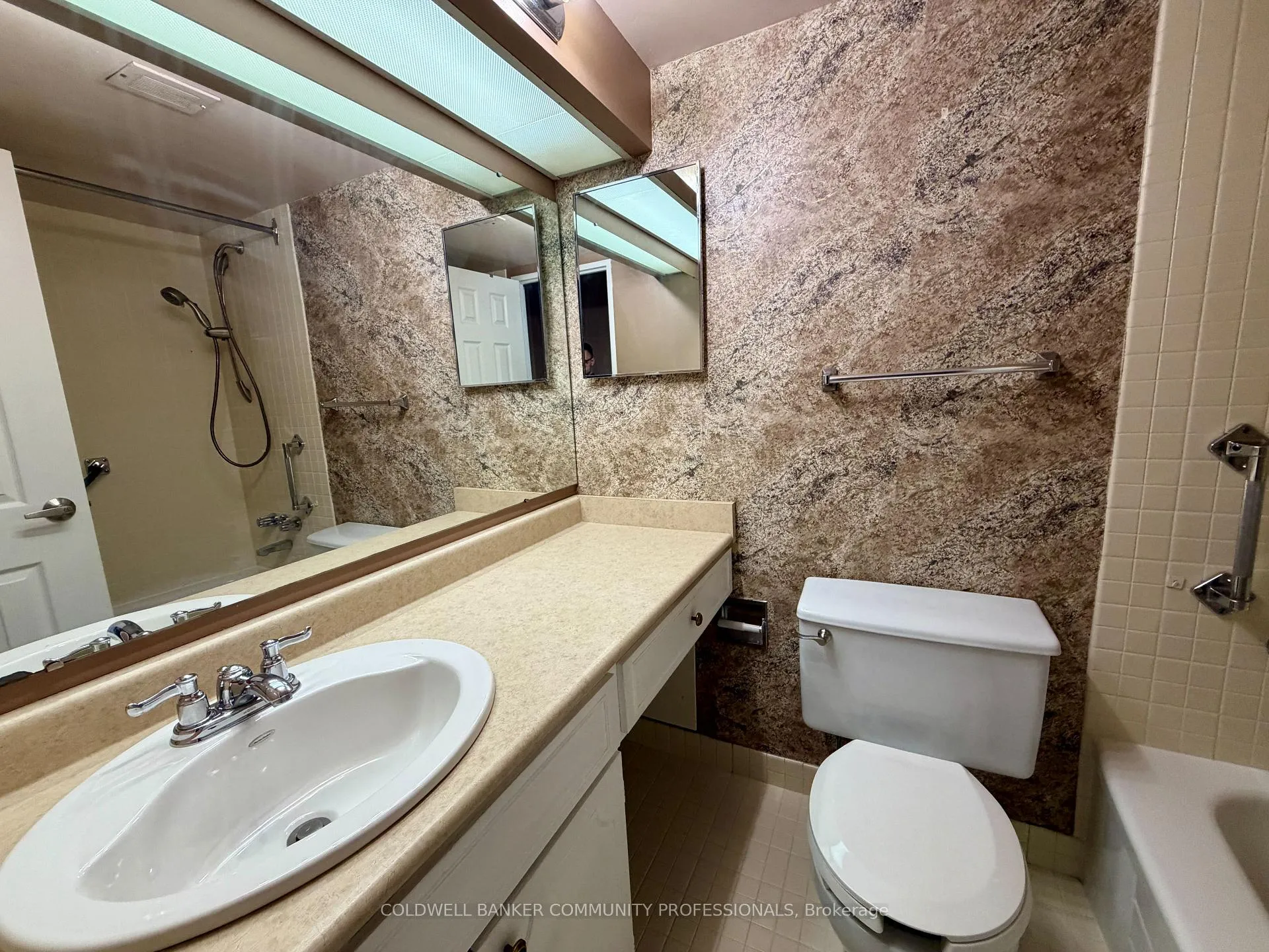 Photo 23 of Unit 1101, 222 Jackson Street W, Hamilton, Durand — HOMEH