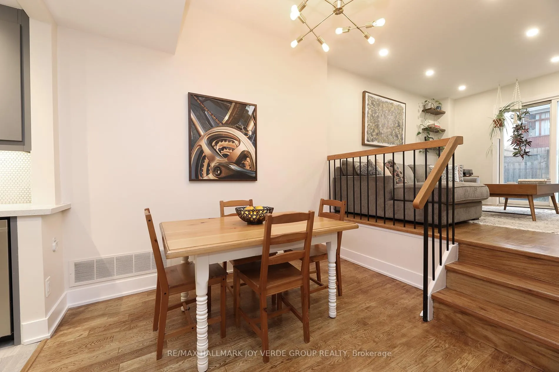 Photo 5 of 2 Torbrick Road, Toronto, Greenwood-Coxwell — HOMEH