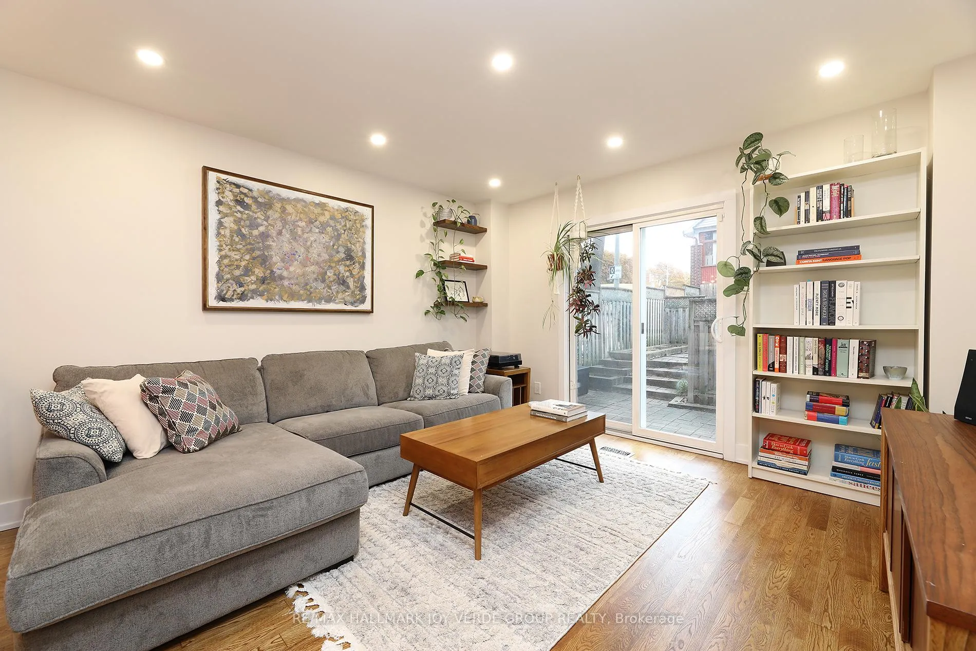 Photo 10 of 2 Torbrick Road, Toronto, Greenwood-Coxwell — HOMEH