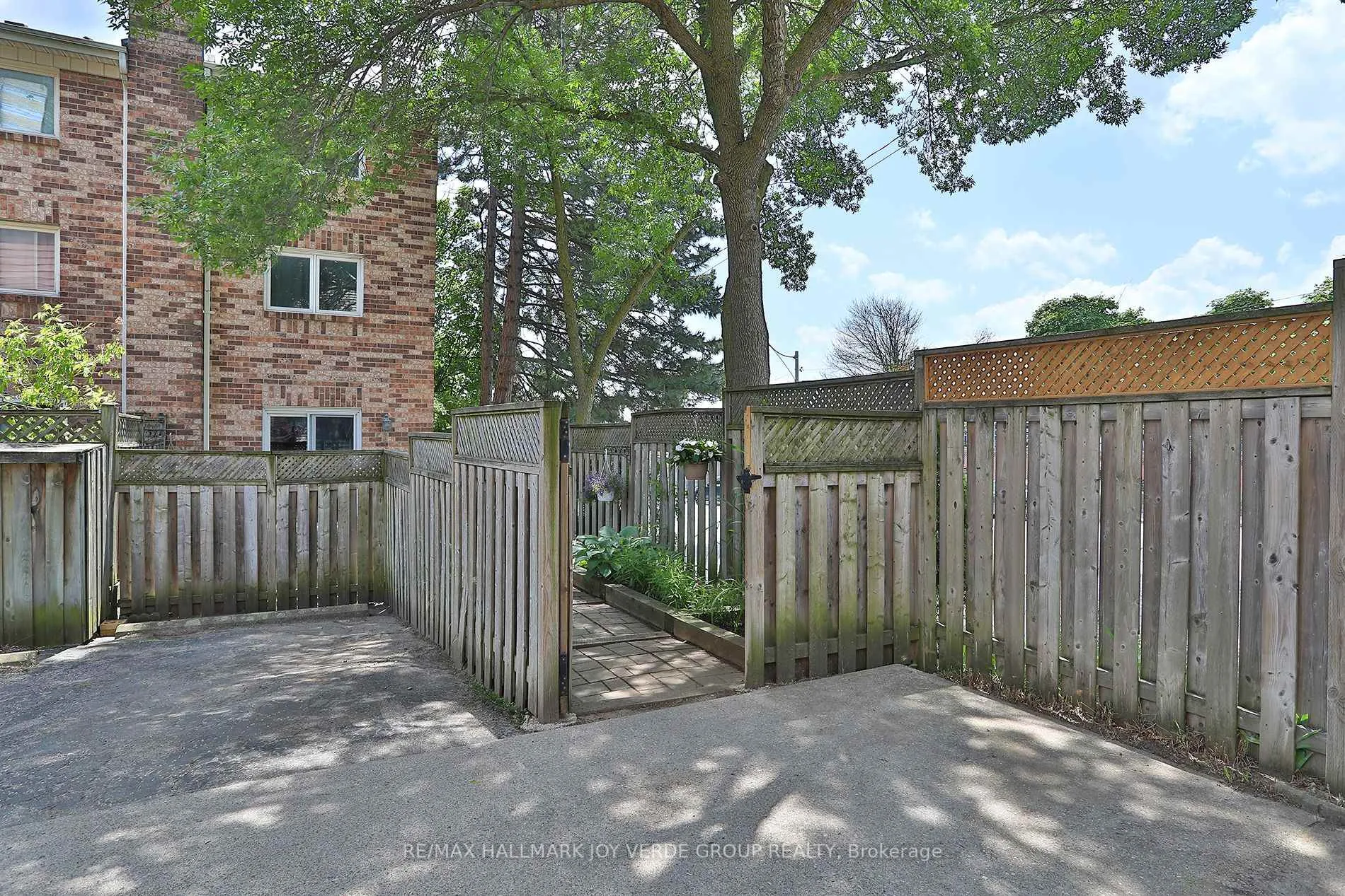 Photo 31 of 2 Torbrick Road, Toronto, Greenwood-Coxwell — HOMEH