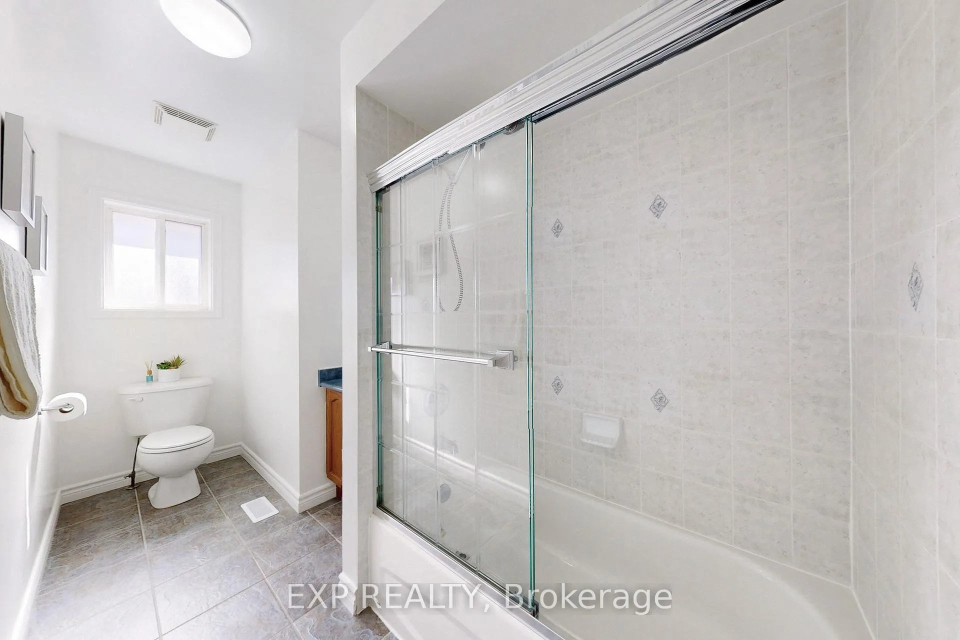 Photo 16 of 1511 Ceresino Crescent, Innisfil, Alcona — HOMEH