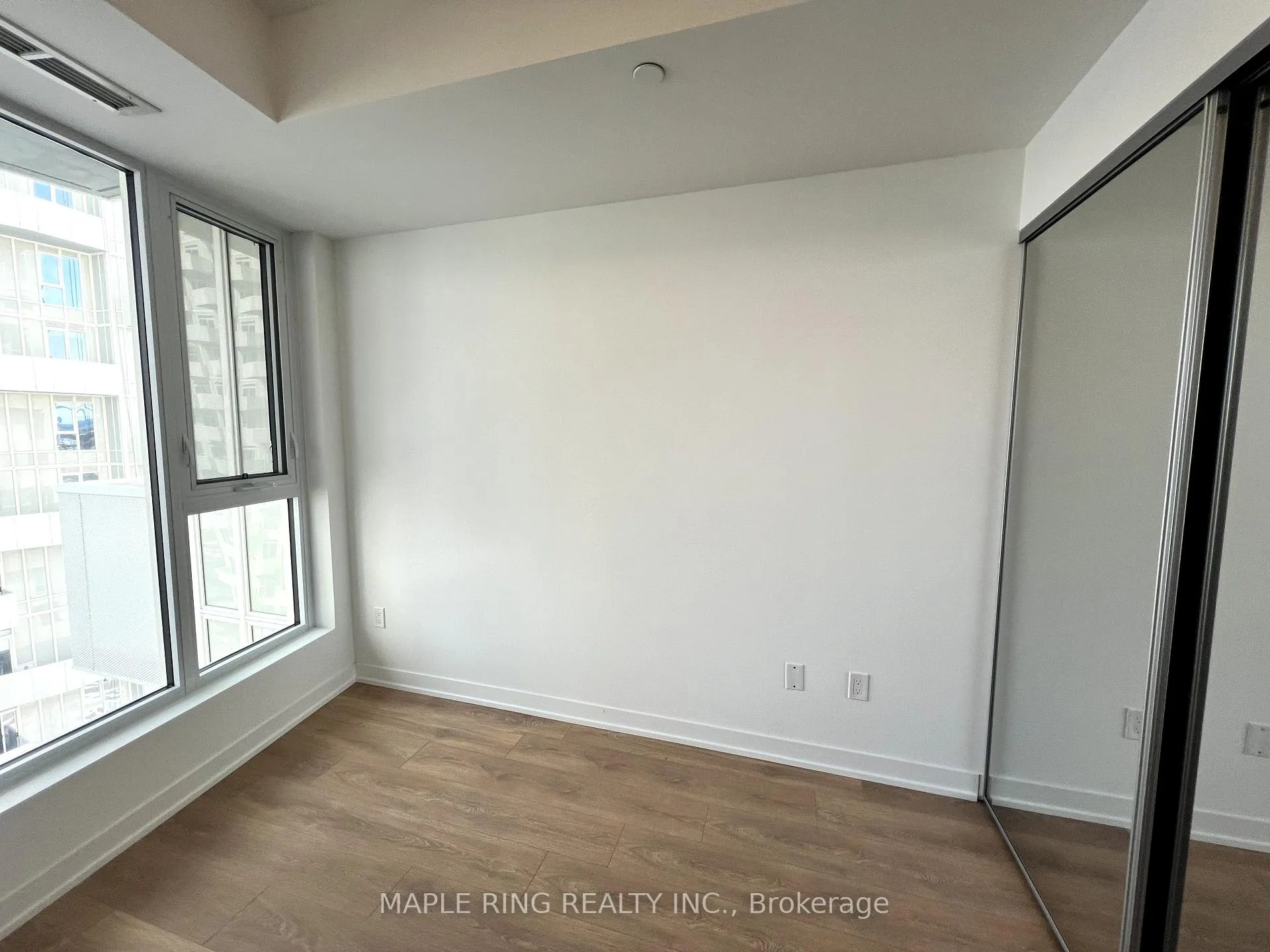 Photo 8 of Unit 1132, 498 Caldari Road, Vaughan, Concord — HOMEH