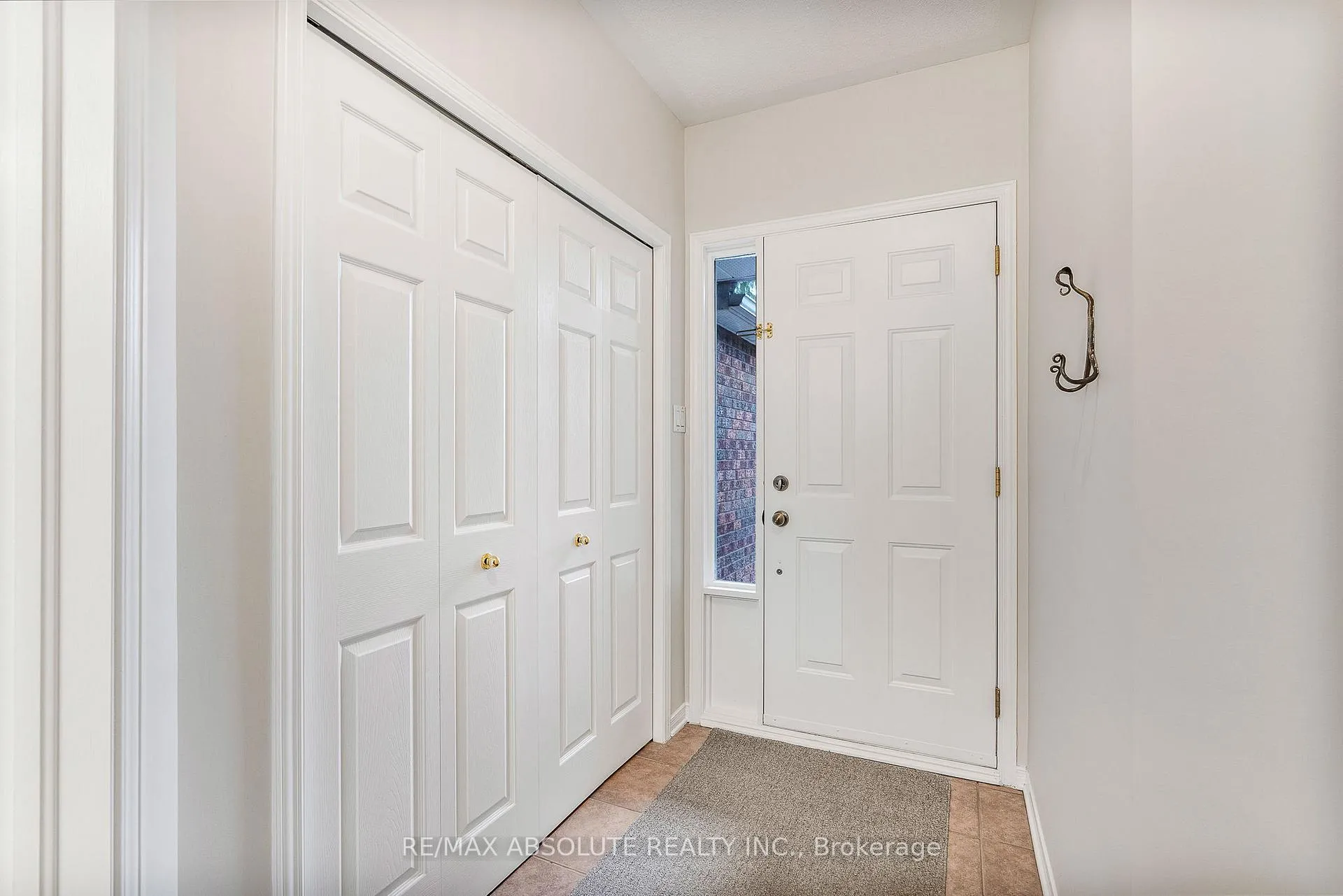 Photo 3 of 11 Foxden Place, Ottawa, Hunt Club Park — HOMEH