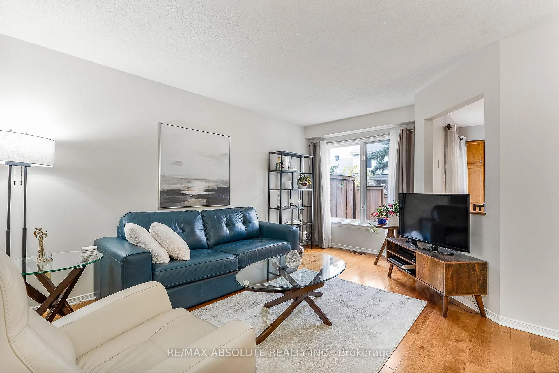 Photo 4 of 11 Foxden Place, Ottawa, Hunt Club Park — HOMEH