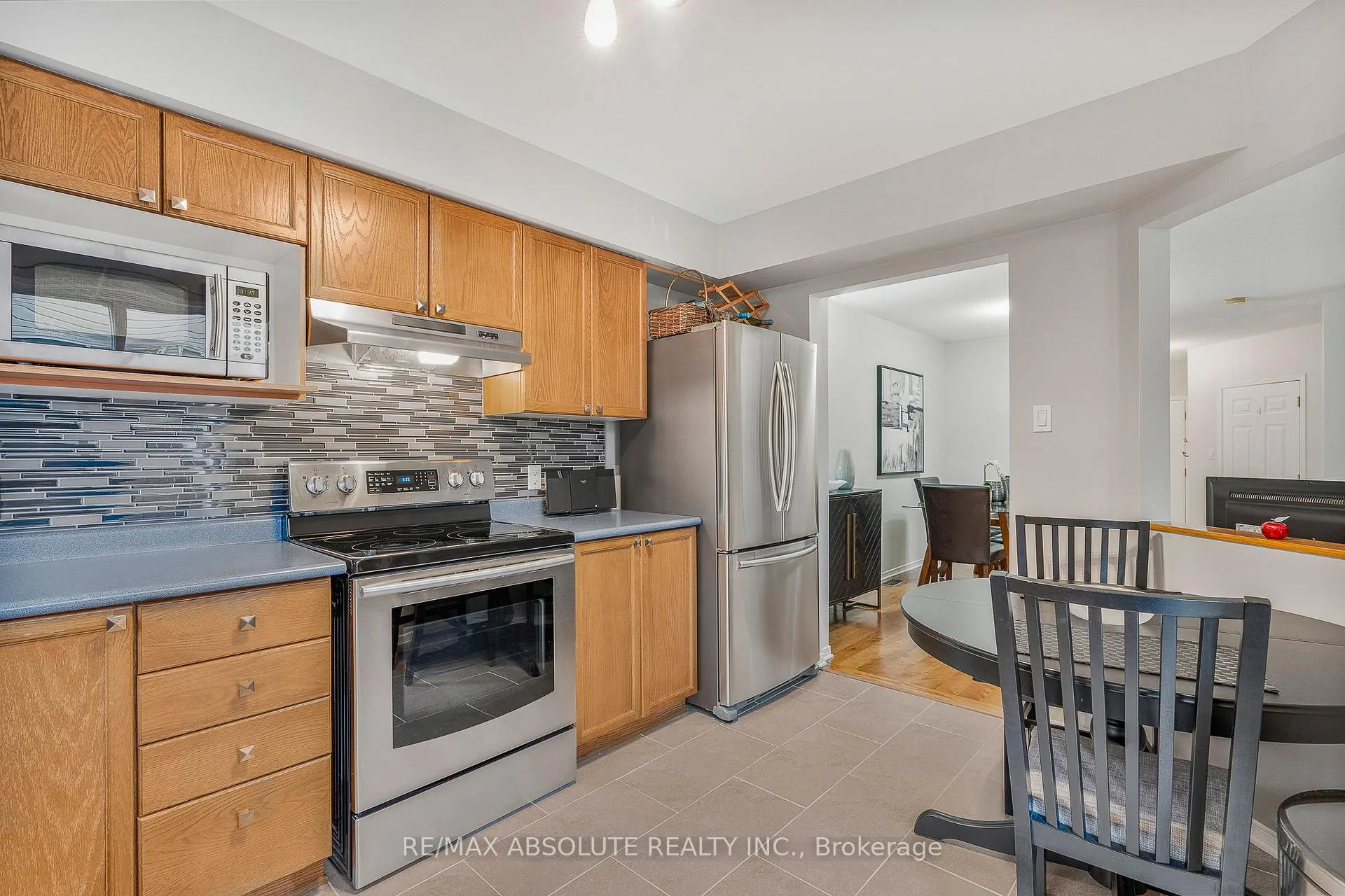 Photo 9 of 11 Foxden Place, Ottawa, Hunt Club Park — HOMEH