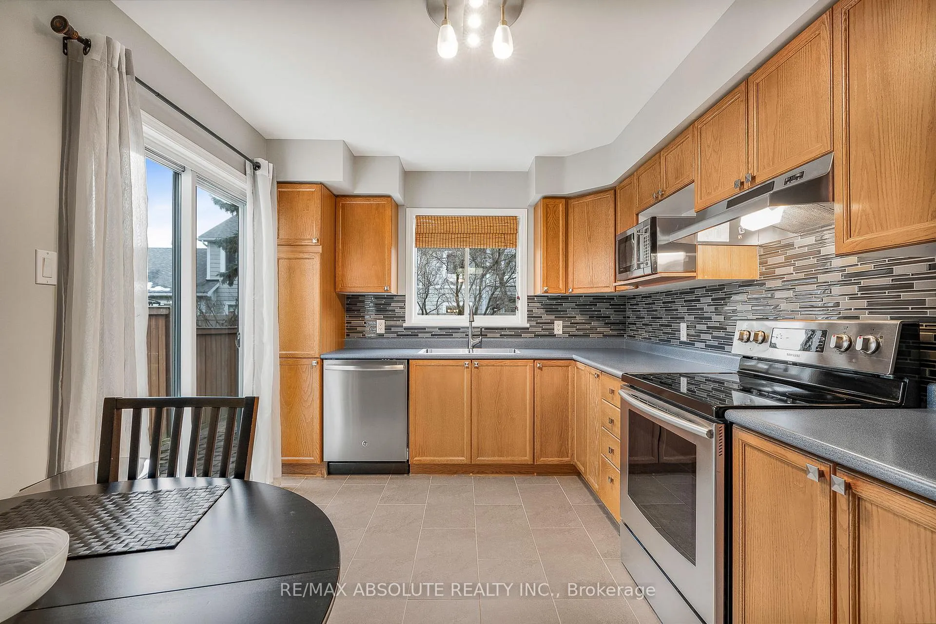 Photo 10 of 11 Foxden Place, Ottawa, Hunt Club Park — HOMEH
