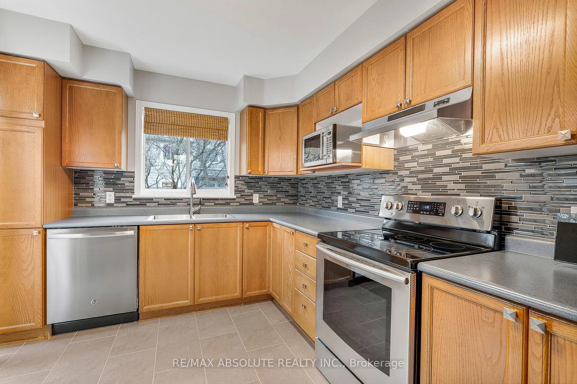 Photo 11 of 11 Foxden Place, Ottawa, Hunt Club Park — HOMEH