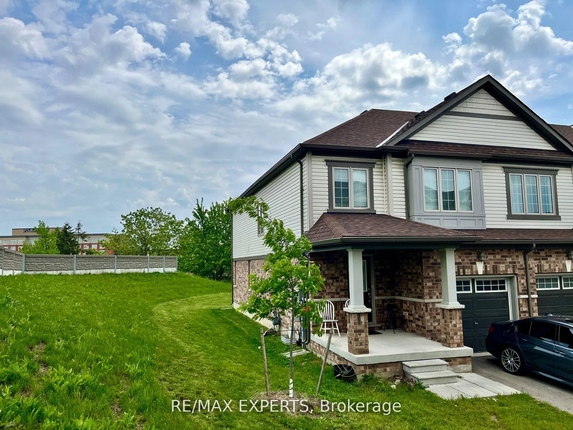 Photo 2 of Unit 14, 420 Linden Drive, Cambridge, Preston Heights — HOMEH