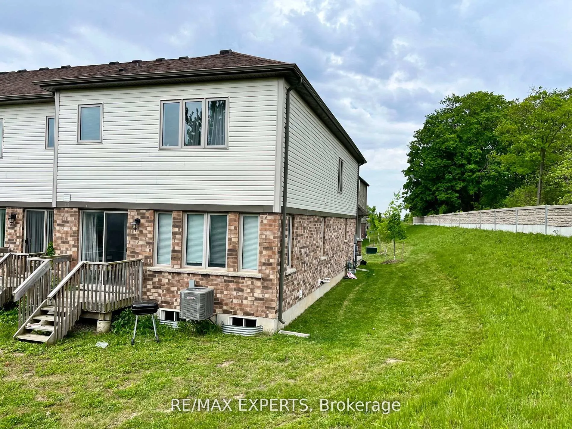 Photo 4 of Unit 14, 420 Linden Drive, Cambridge, Preston Heights — HOMEH