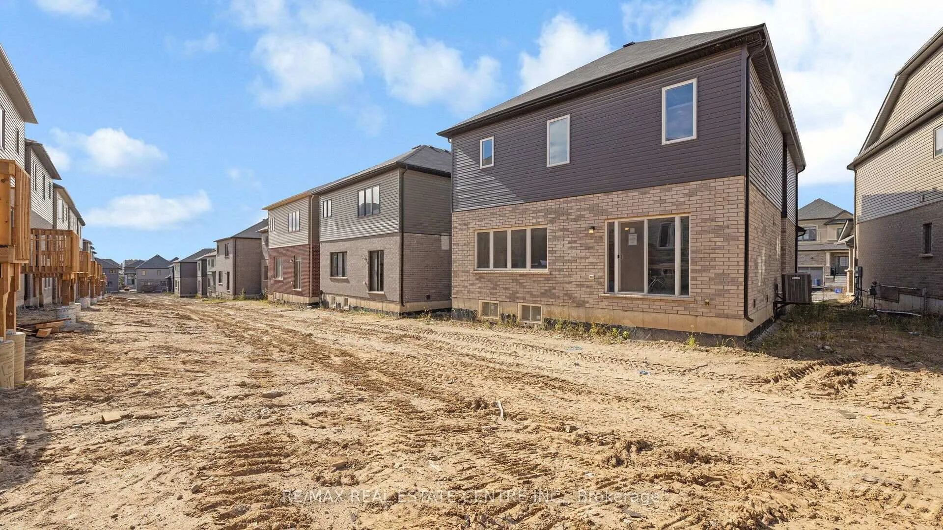 Photo 37 of 53 George Brier Drive E, Brant, Paris — HOMEH