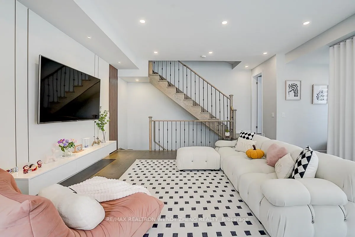 Photo 16 of 36 William Shearn Crescent, Markham, Angus Glen — HOMEH