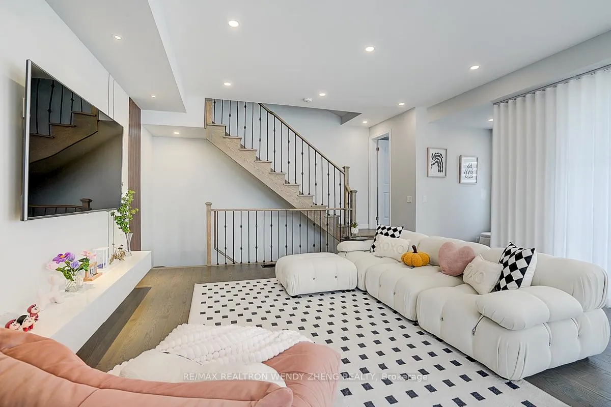 Photo 17 of 36 William Shearn Crescent, Markham, Angus Glen — HOMEH