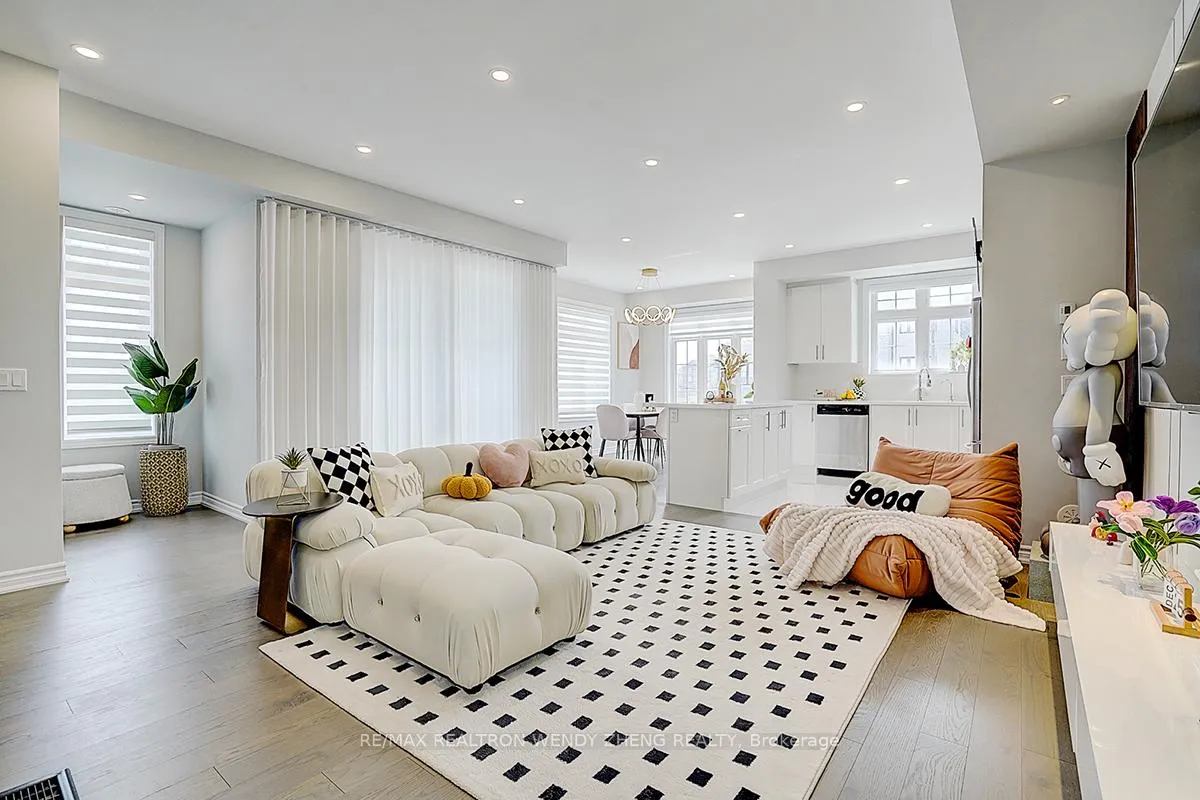 Photo 18 of 36 William Shearn Crescent, Markham, Angus Glen — HOMEH