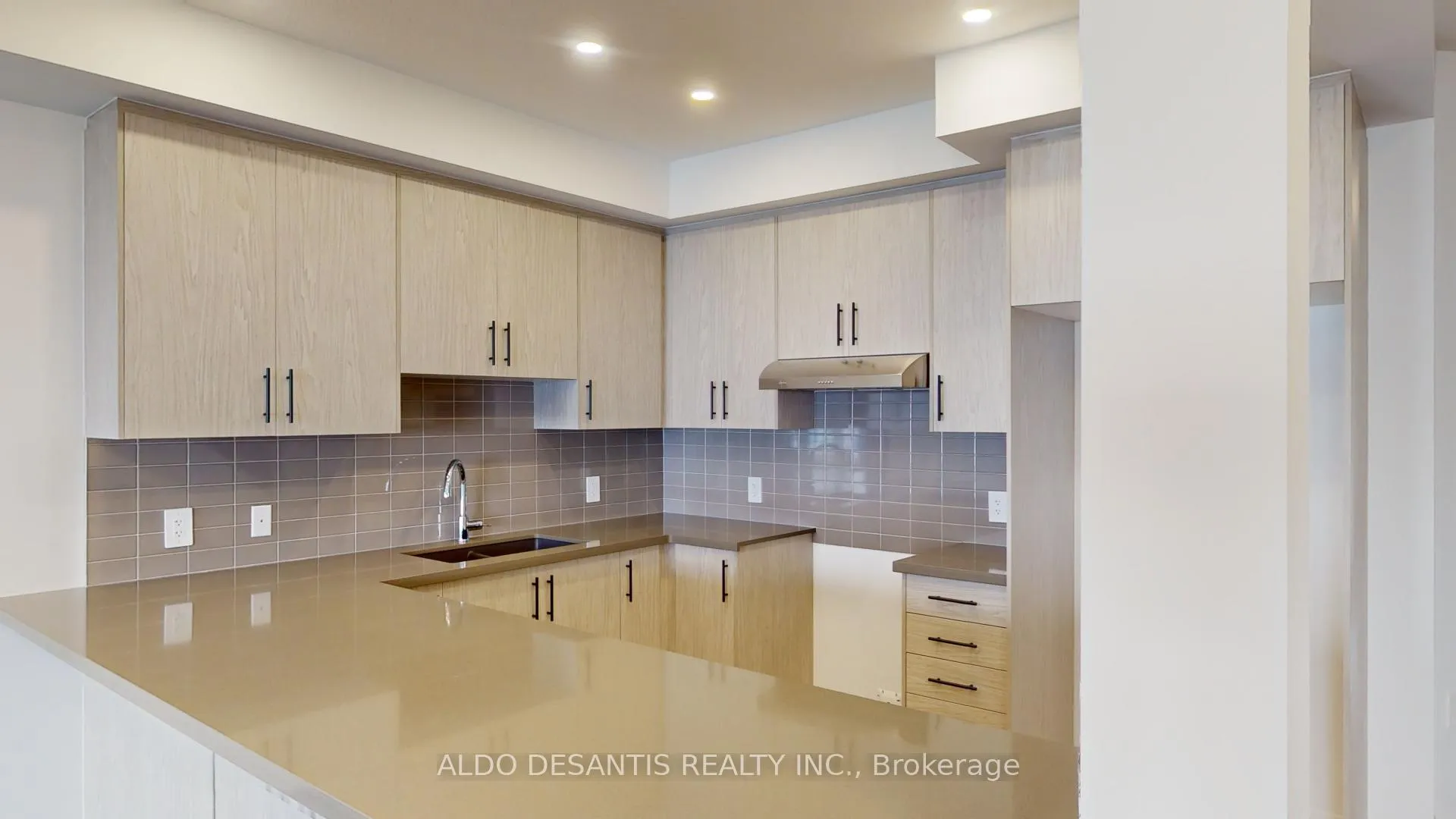Photo 5 of 214 Rockledge Drive, Hamilton, Hannon — HOMEH