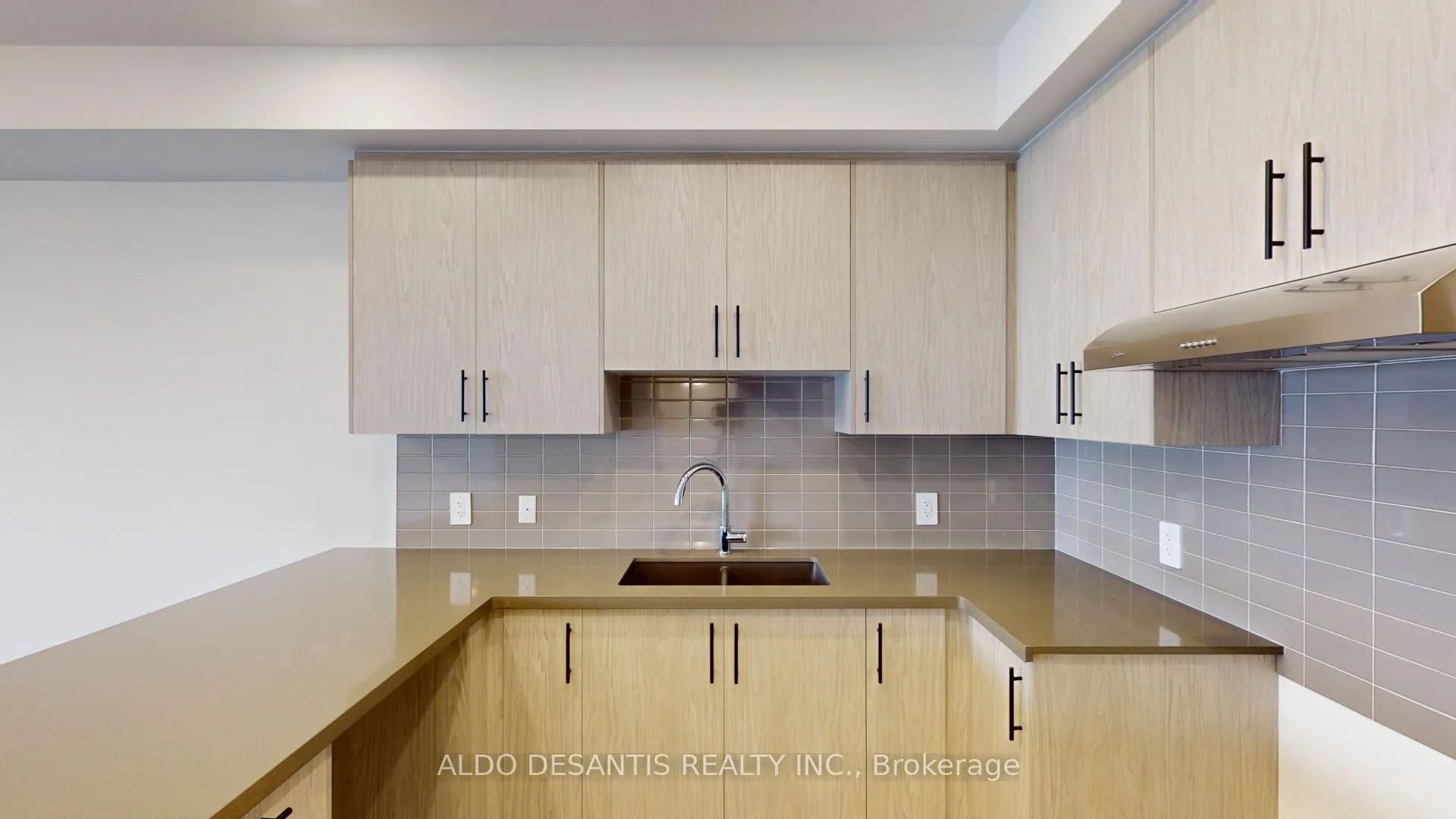 Photo 6 of 214 Rockledge Drive, Hamilton, Hannon — HOMEH
