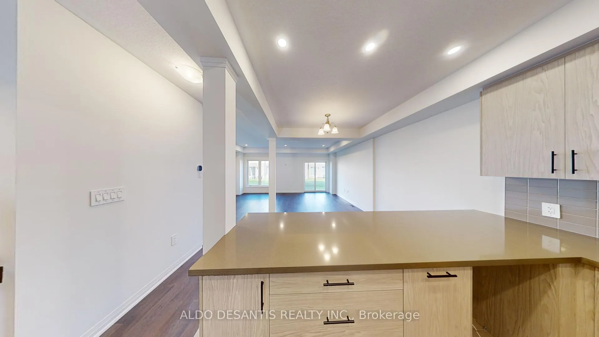 Photo 8 of 214 Rockledge Drive, Hamilton, Hannon — HOMEH