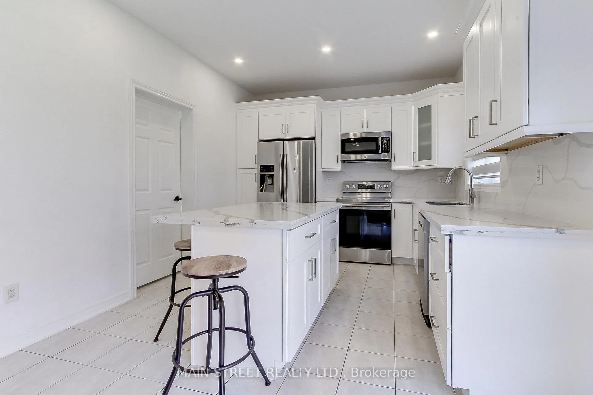 Photo 12 of 1386 Dallman Street, Innisfil, Lefroy — HOMEH