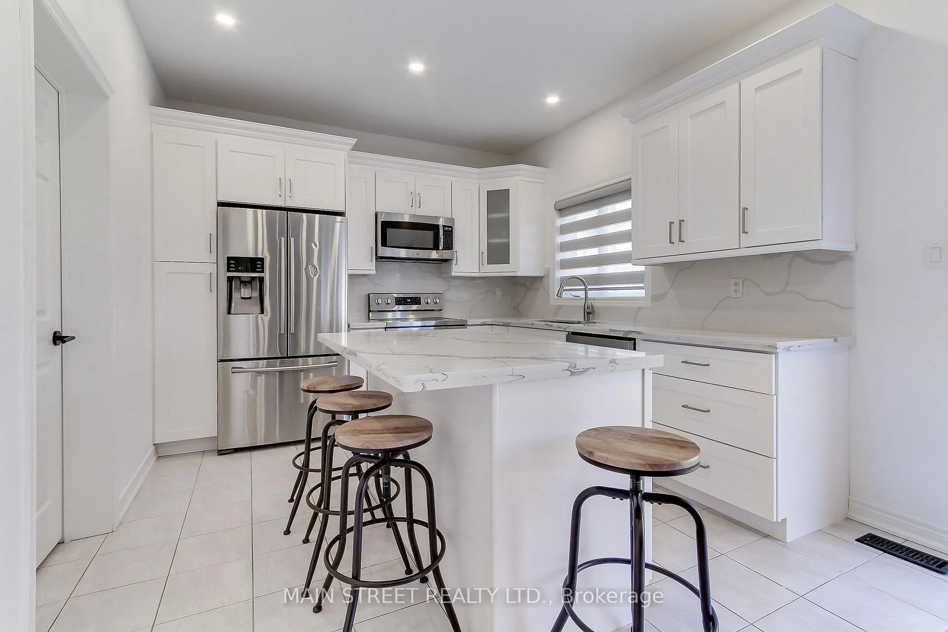 Photo 13 of 1386 Dallman Street, Innisfil, Lefroy — HOMEH
