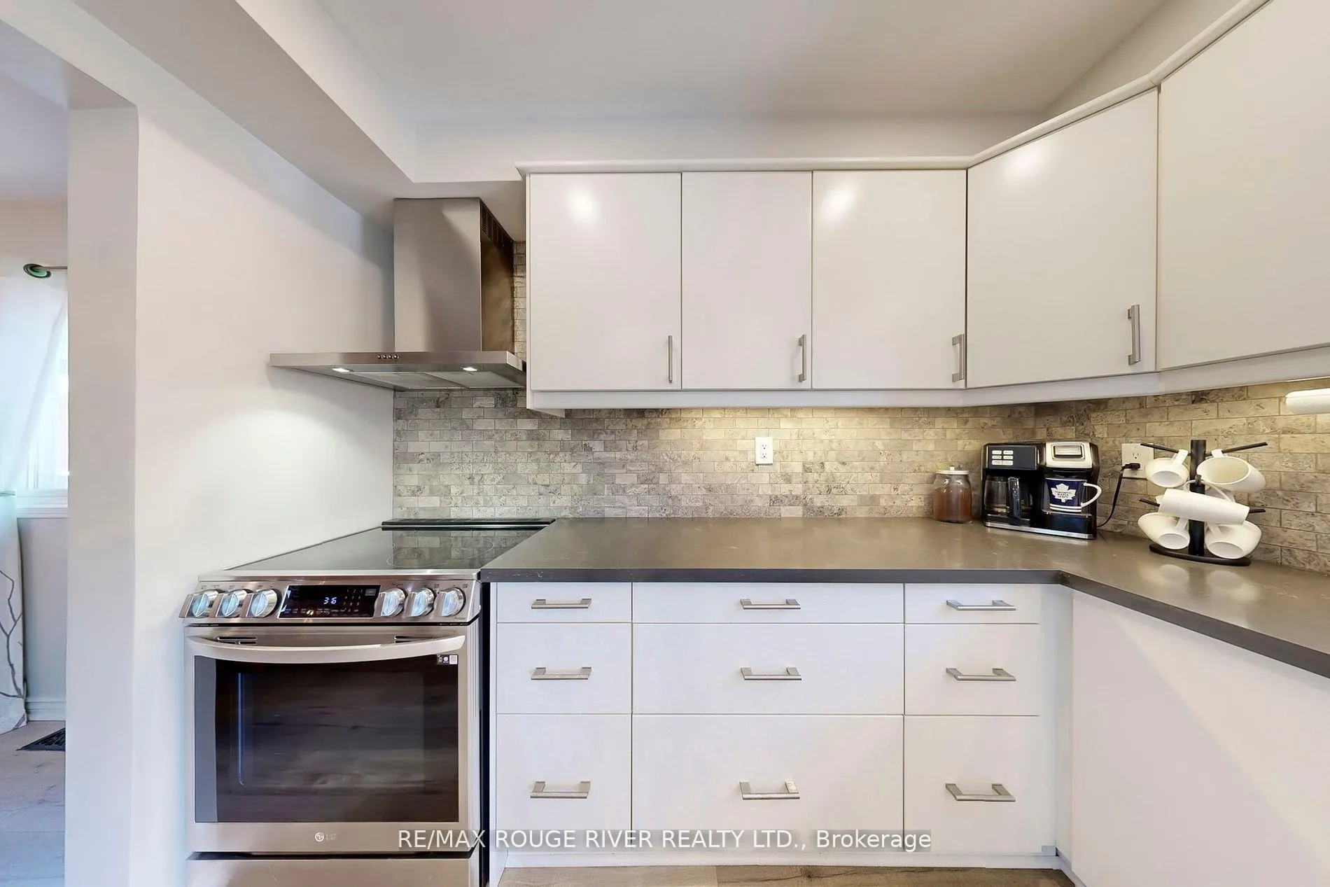 Photo 15 of 13 Dagwell Crescent, Ajax, Central West — HOMEH