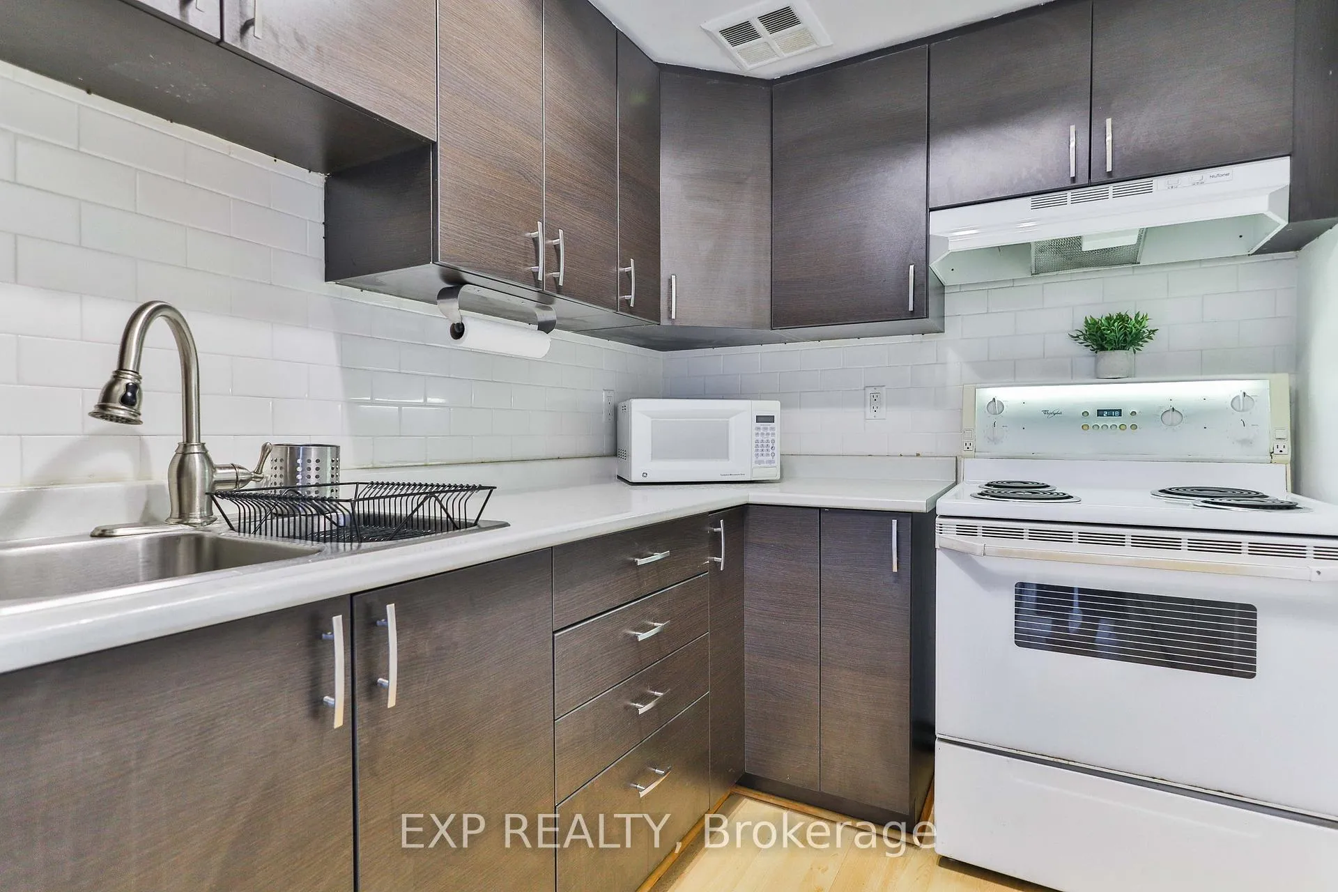 Photo 7 of Unit 1102, 150 Charlton Avenue E, Hamilton, Corktown — HOMEH