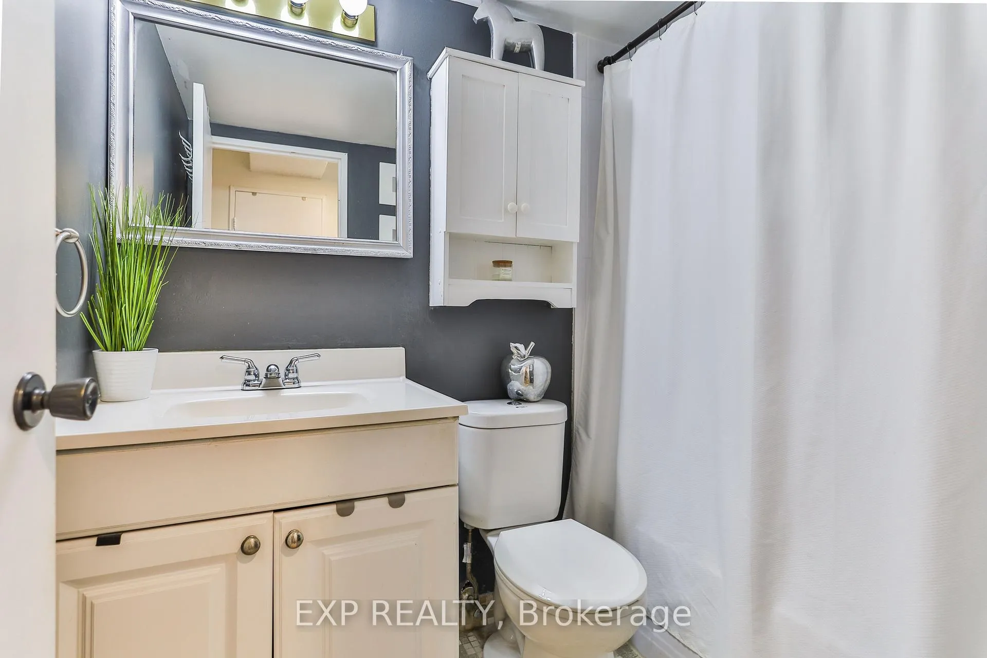 Photo 19 of Unit 1102, 150 Charlton Avenue E, Hamilton, Corktown — HOMEH