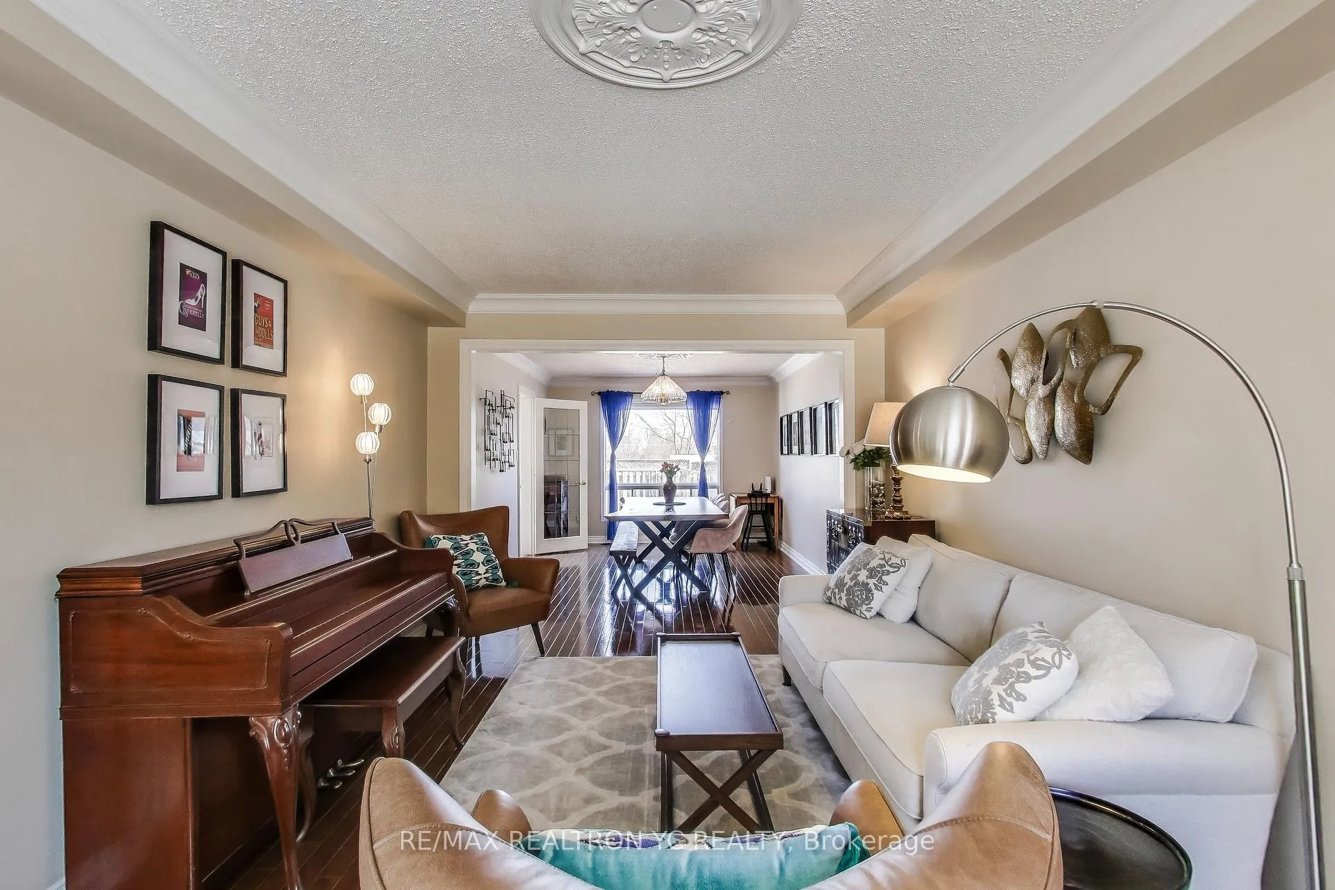 Photo 3 of 896 Darwin Drive, Pickering, Dunbarton — HOMEH