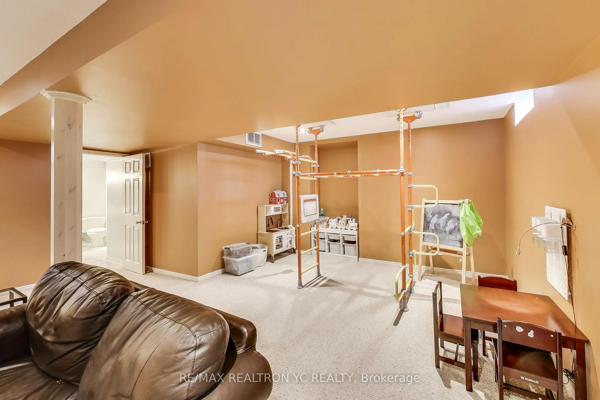 Photo 30 of 896 Darwin Drive, Pickering, Dunbarton — HOMEH