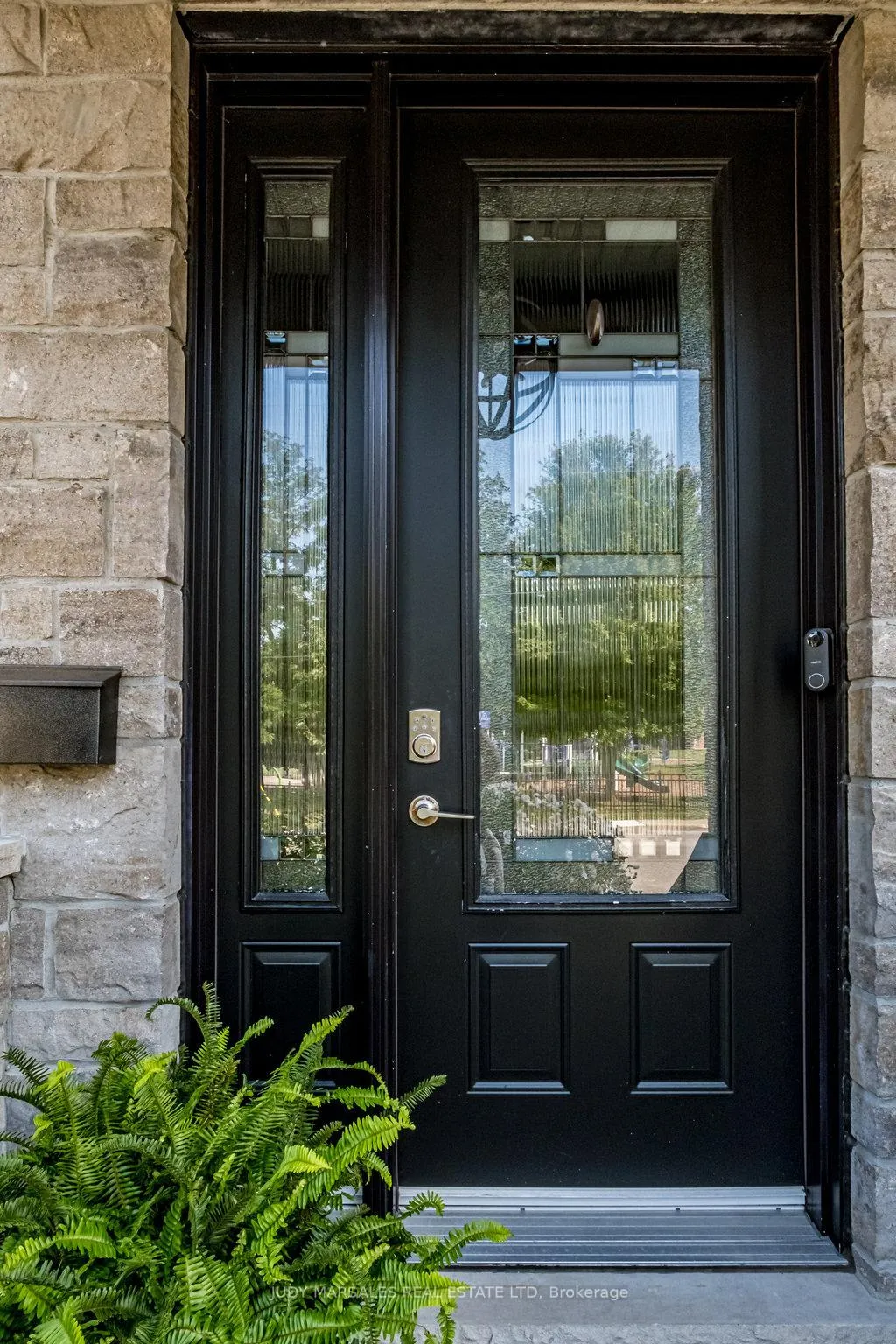 Photo 2 of 255 Park Street S, Hamilton, Durand — HOMEH
