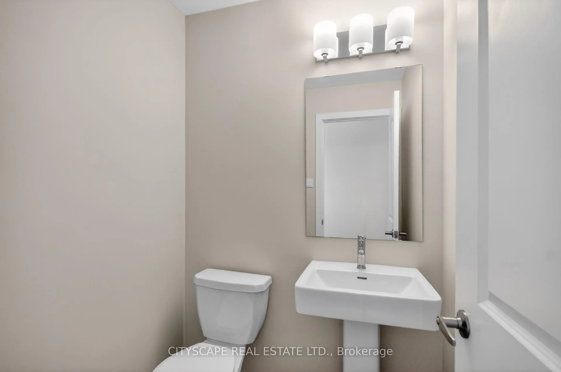 Photo 3 of 544 Promontory Place, Ottawa, Barrhaven - Half Moon Bay — HOMEH