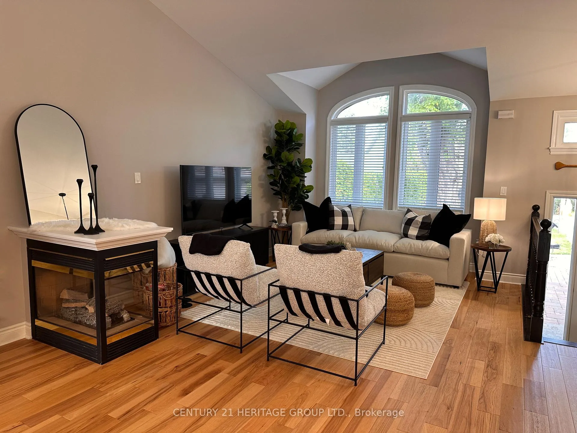 Photo 2 of 943A Lake Drive N, Georgina, Historic Lakeshore Communities — HOMEH