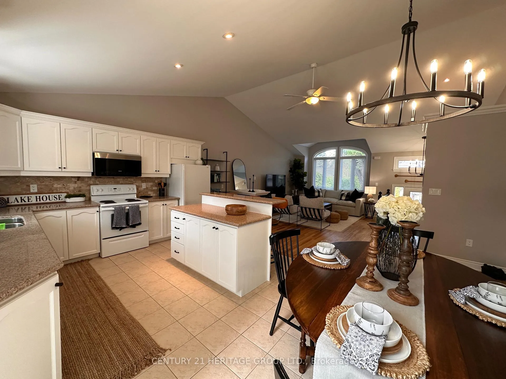 Photo 3 of 943A Lake Drive N, Georgina, Historic Lakeshore Communities — HOMEH