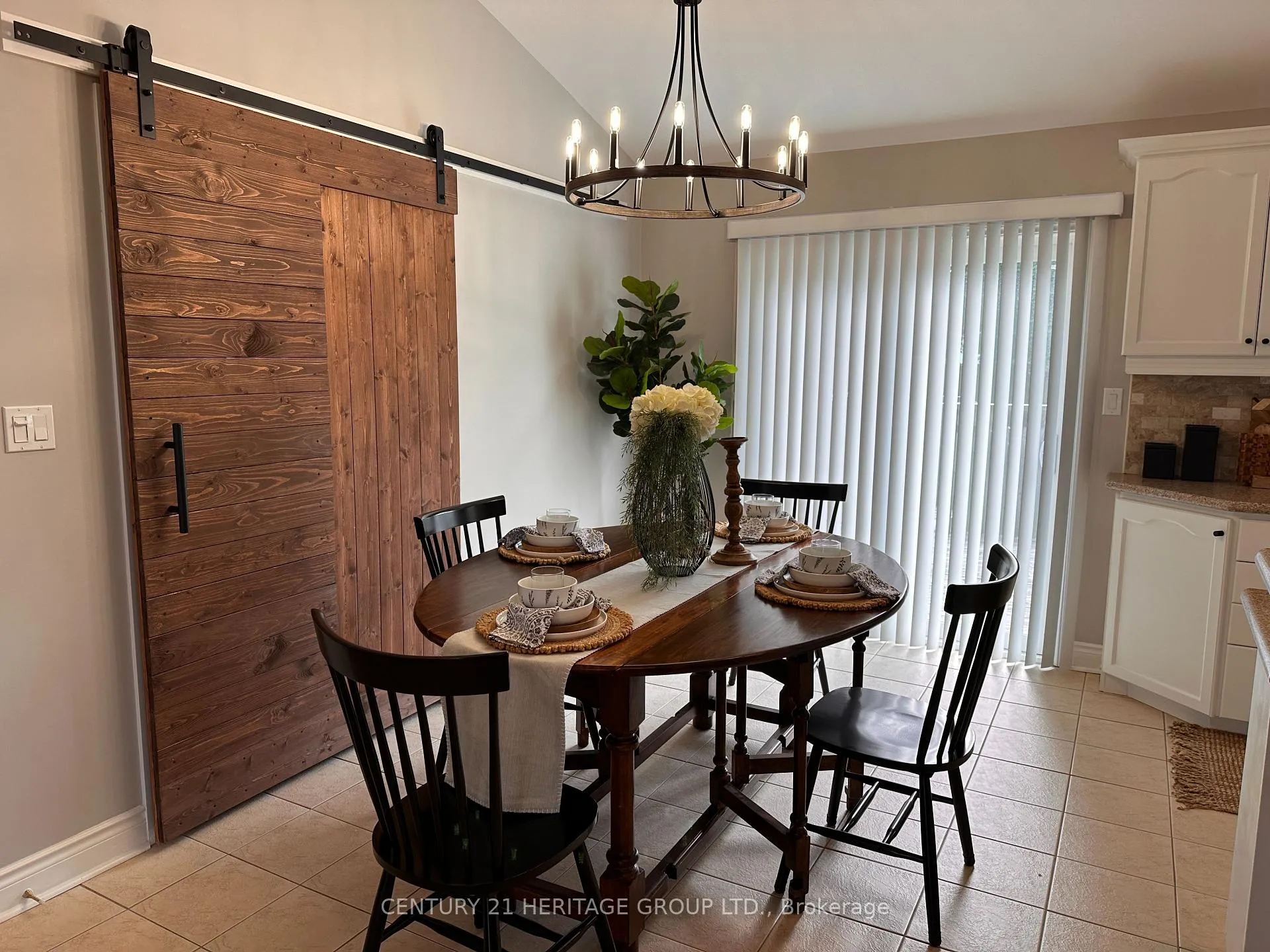Photo 5 of 943A Lake Drive N, Georgina, Historic Lakeshore Communities — HOMEH