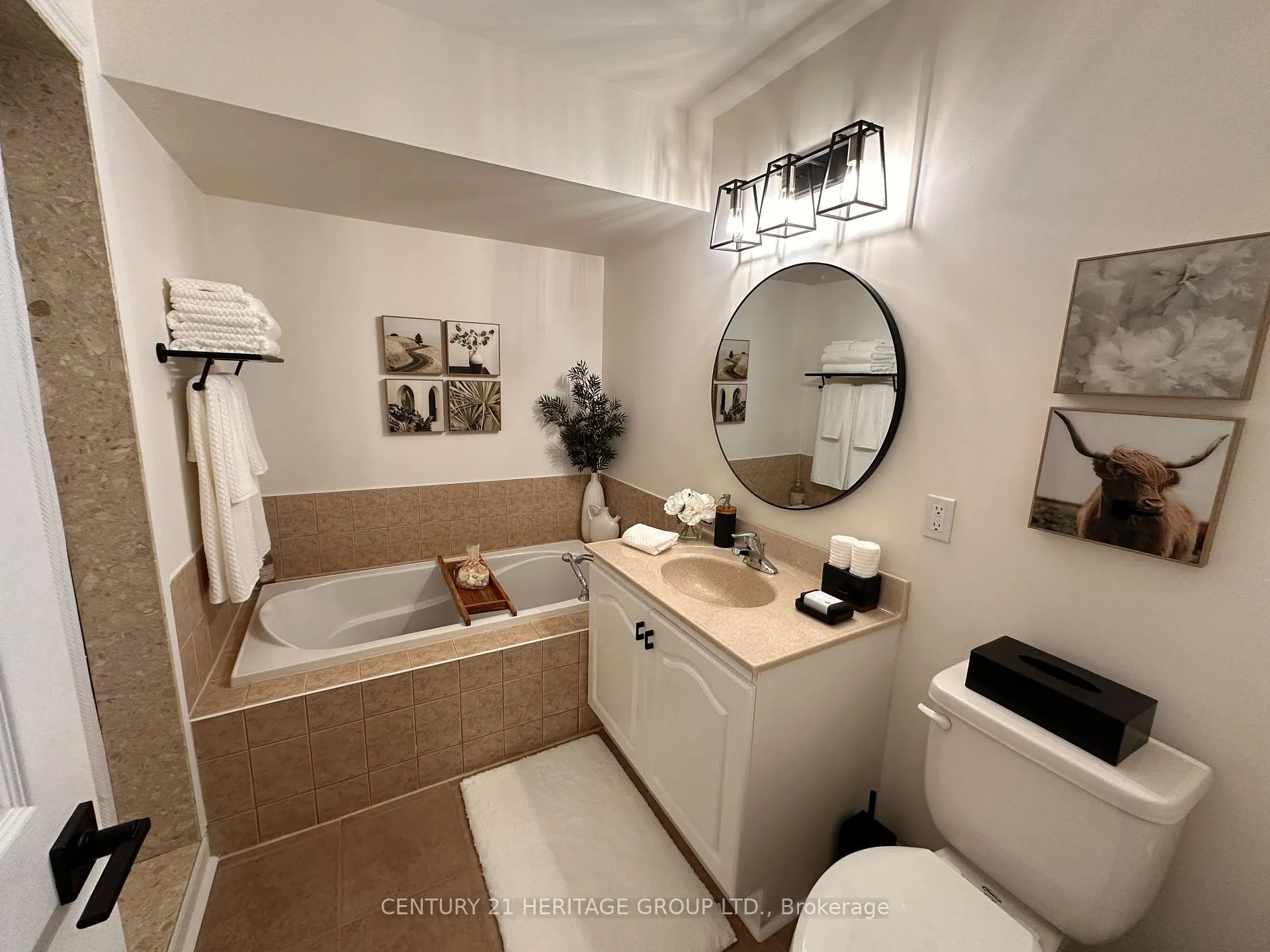 Photo 9 of 943A Lake Drive N, Georgina, Historic Lakeshore Communities — HOMEH