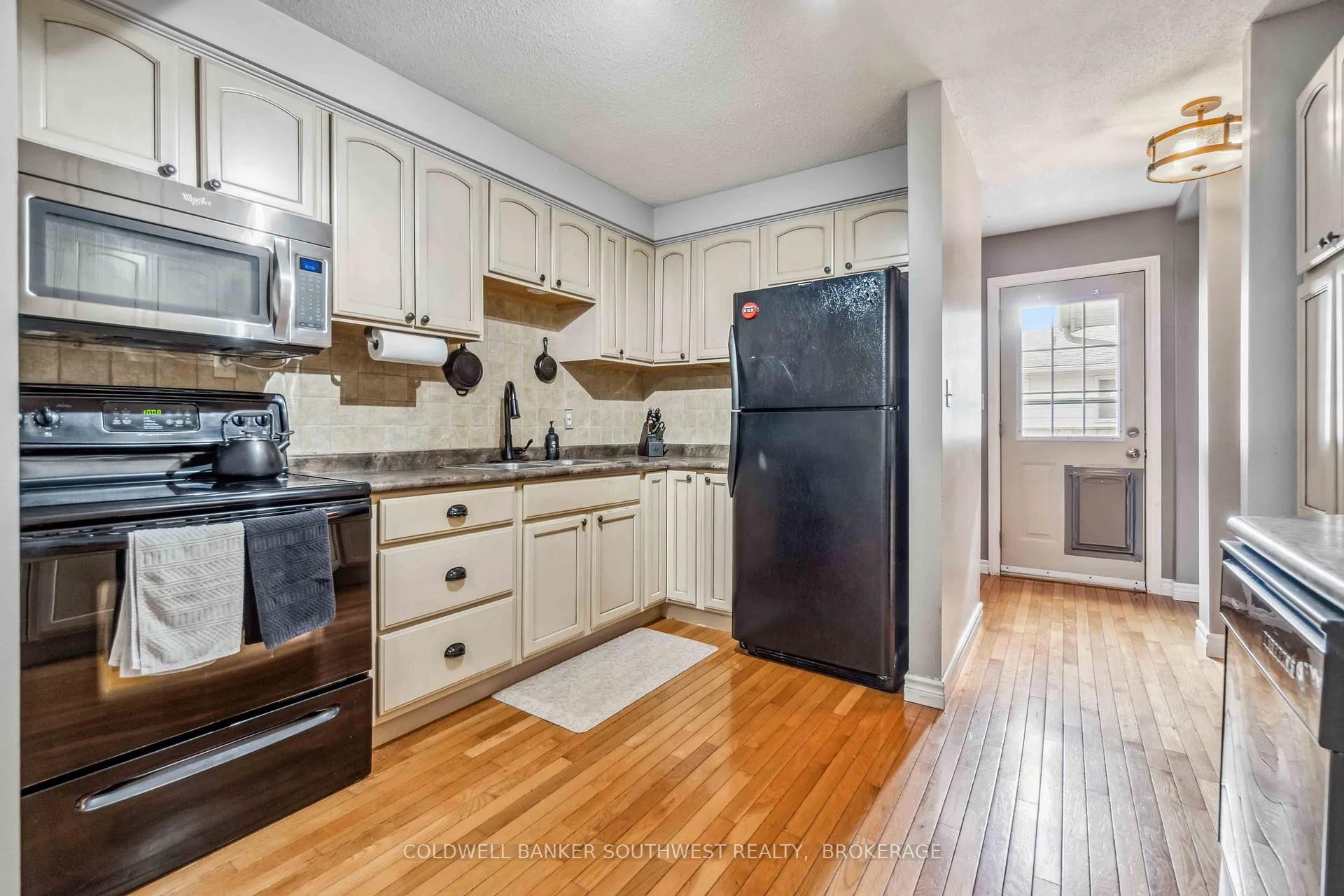 Photo 6 of 146 Emi Avenue, St. Clair — HOMEH