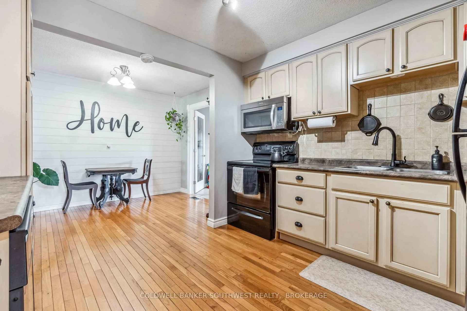 Photo 7 of 146 Emi Avenue, St. Clair — HOMEH