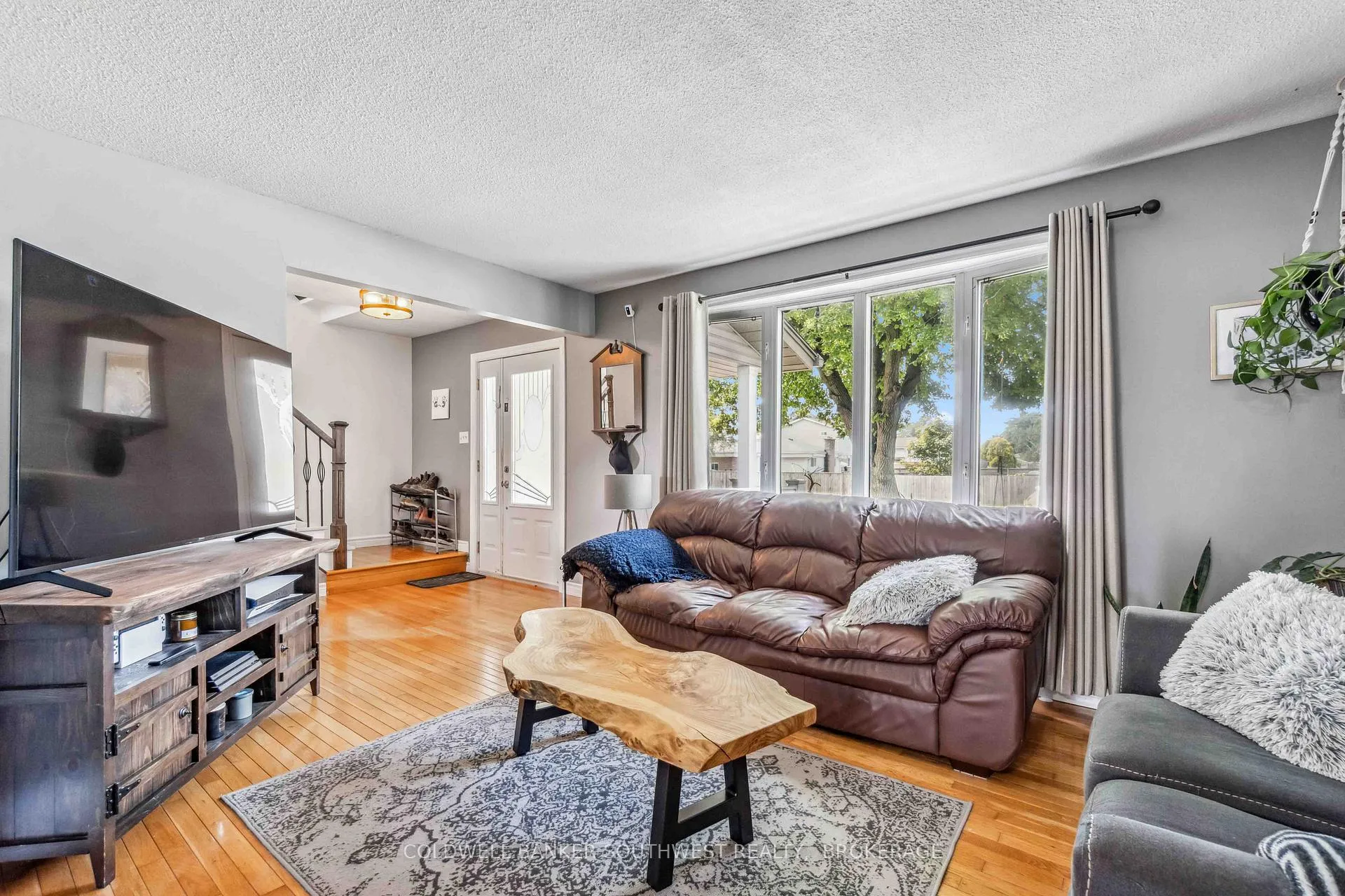 Photo 10 of 146 Emi Avenue, St. Clair — HOMEH