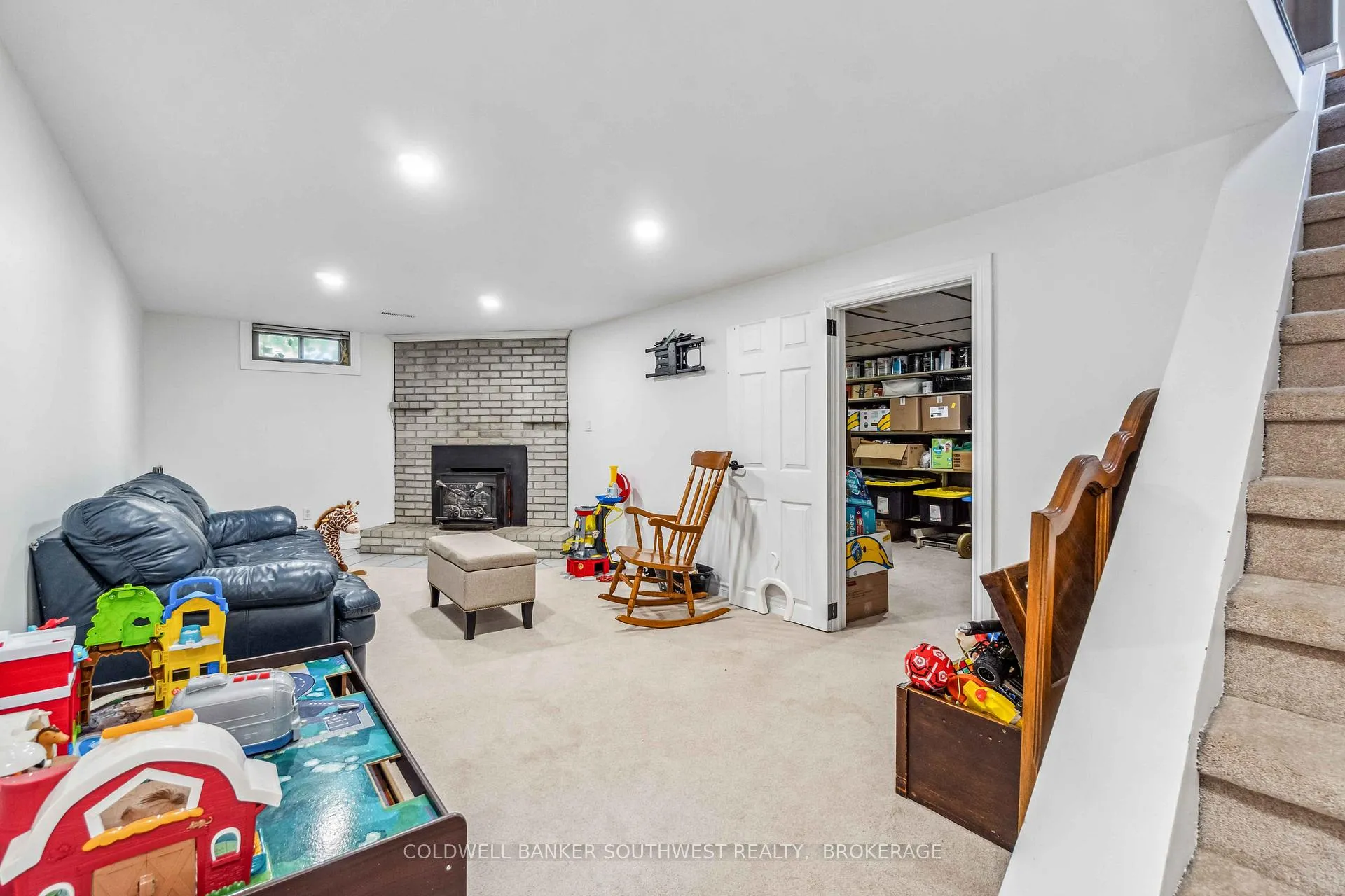Photo 16 of 146 Emi Avenue, St. Clair — HOMEH