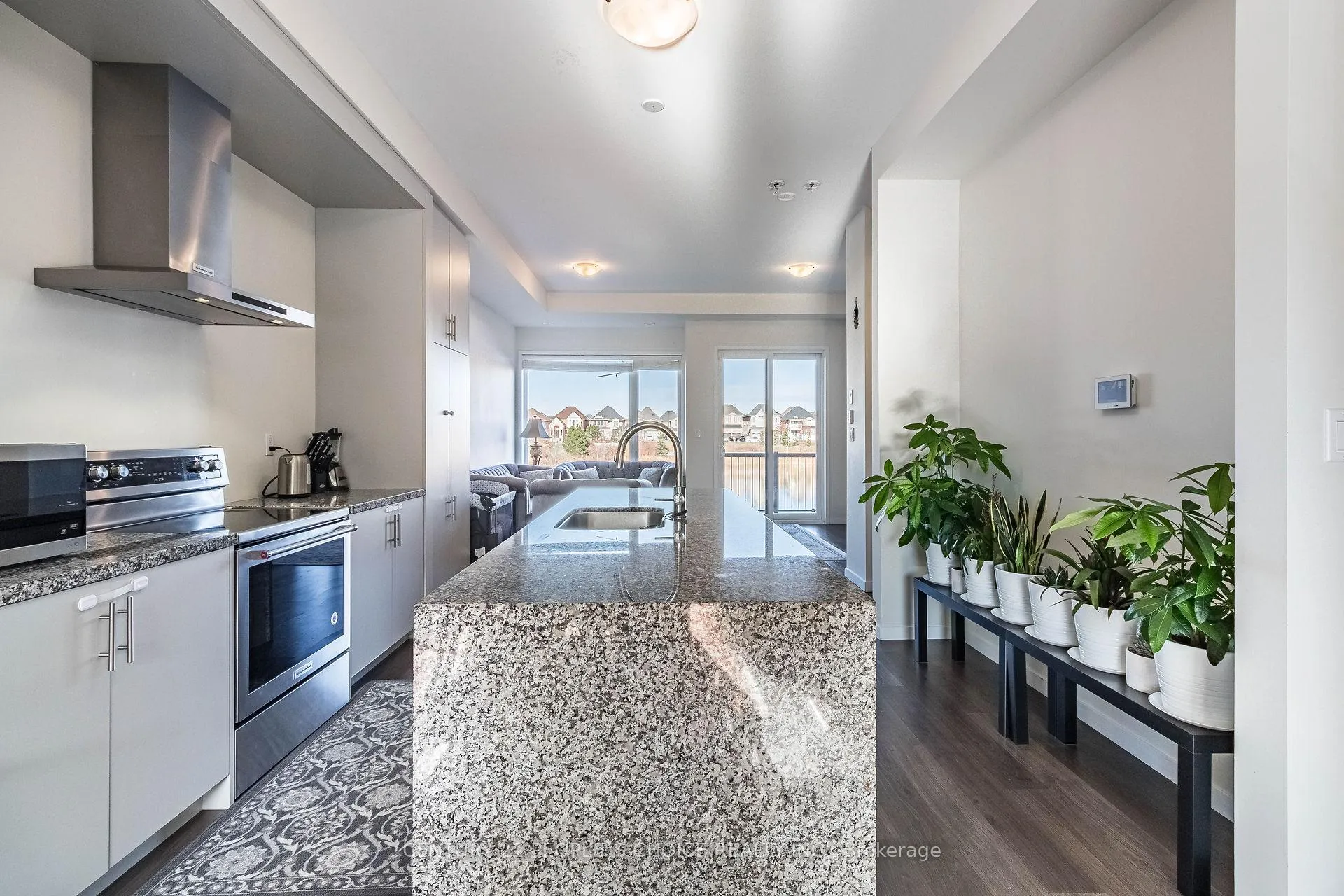 Photo 9 of 24 Cassila Way Drive, Vaughan, Vellore Village — HOMEH