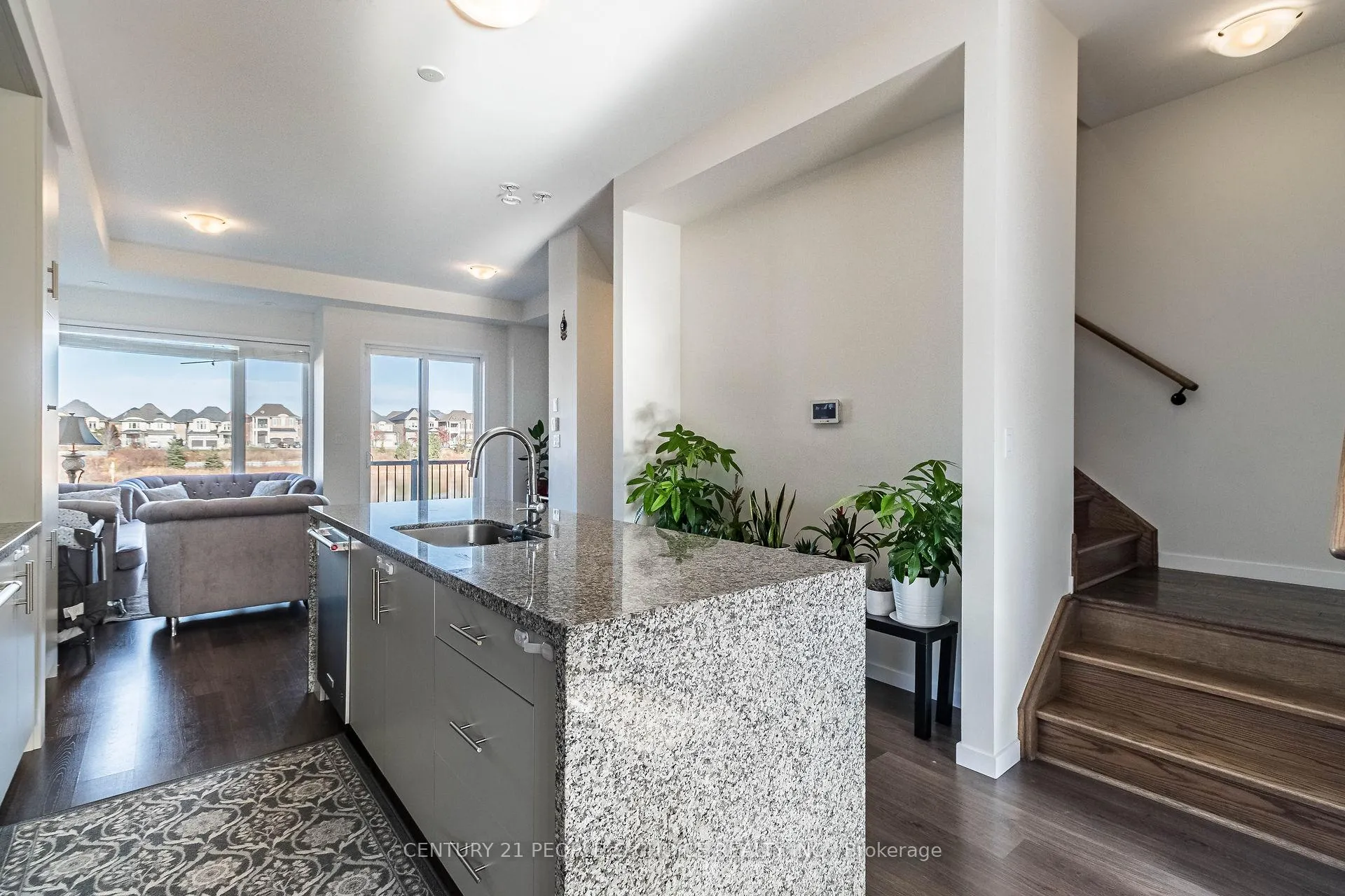Photo 10 of 24 Cassila Way Drive, Vaughan, Vellore Village — HOMEH