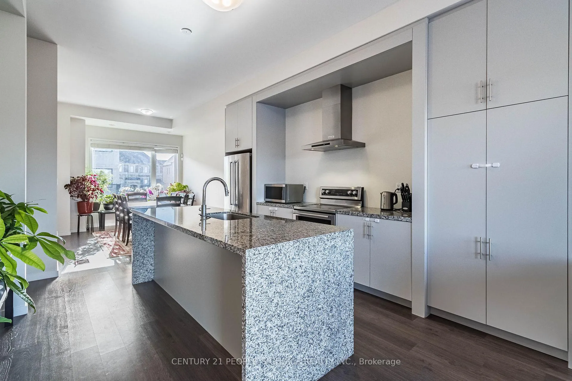 Photo 12 of 24 Cassila Way Drive, Vaughan, Vellore Village — HOMEH