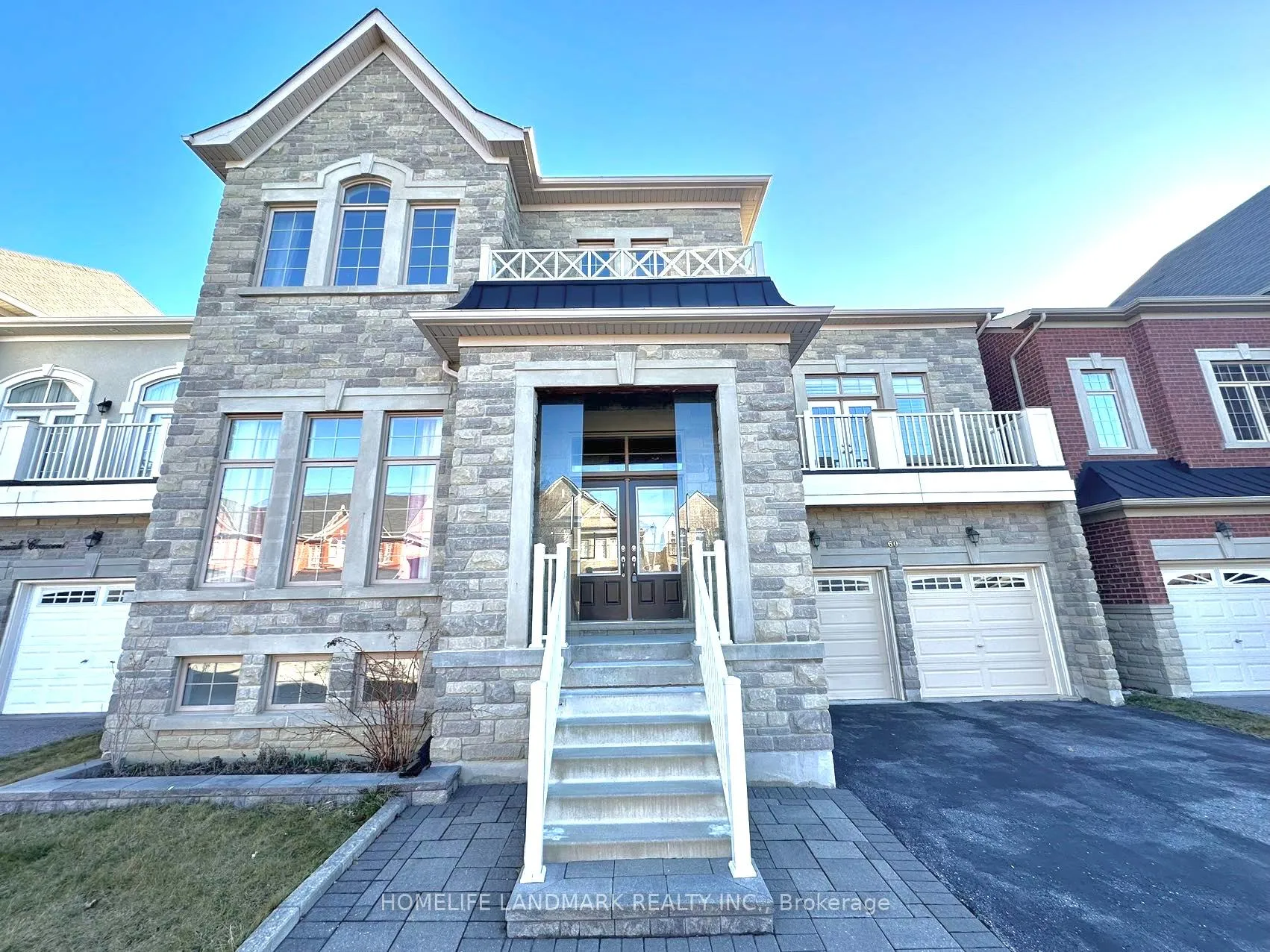 Front of 60 Wozniak Crescent