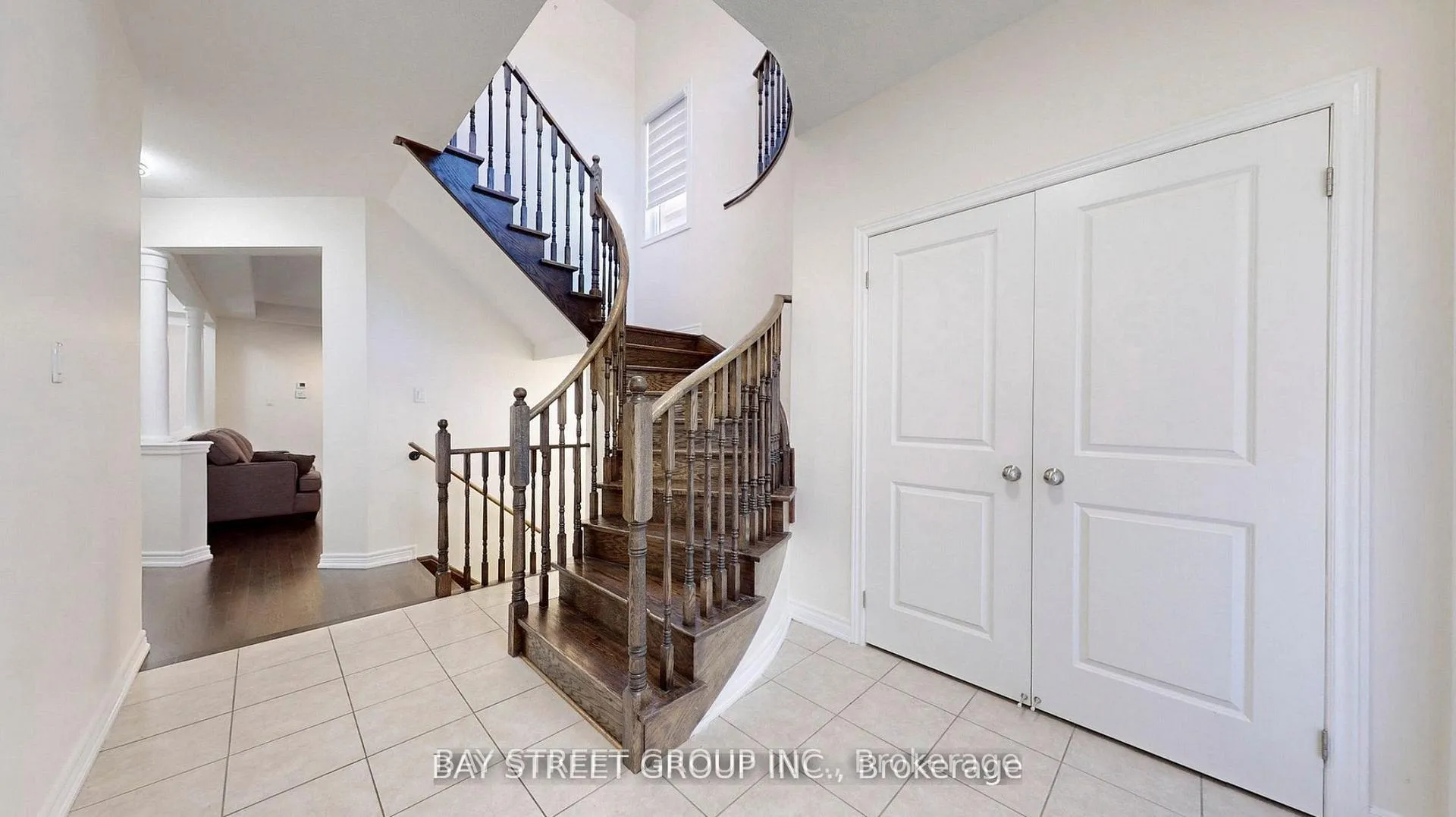 Photo 3 of 127 William Fair Drive, Clarington, Bowmanville — HOMEH