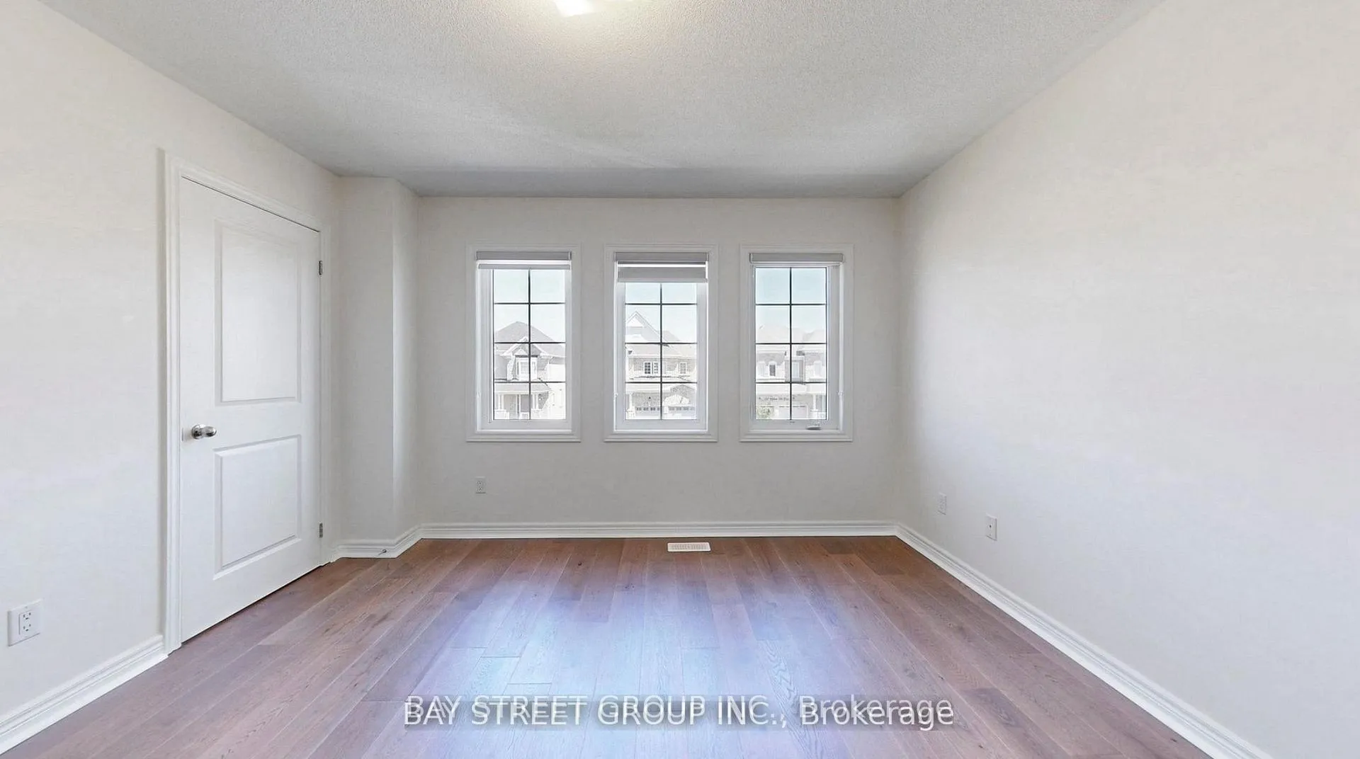 Photo 17 of 127 William Fair Drive, Clarington, Bowmanville — HOMEH