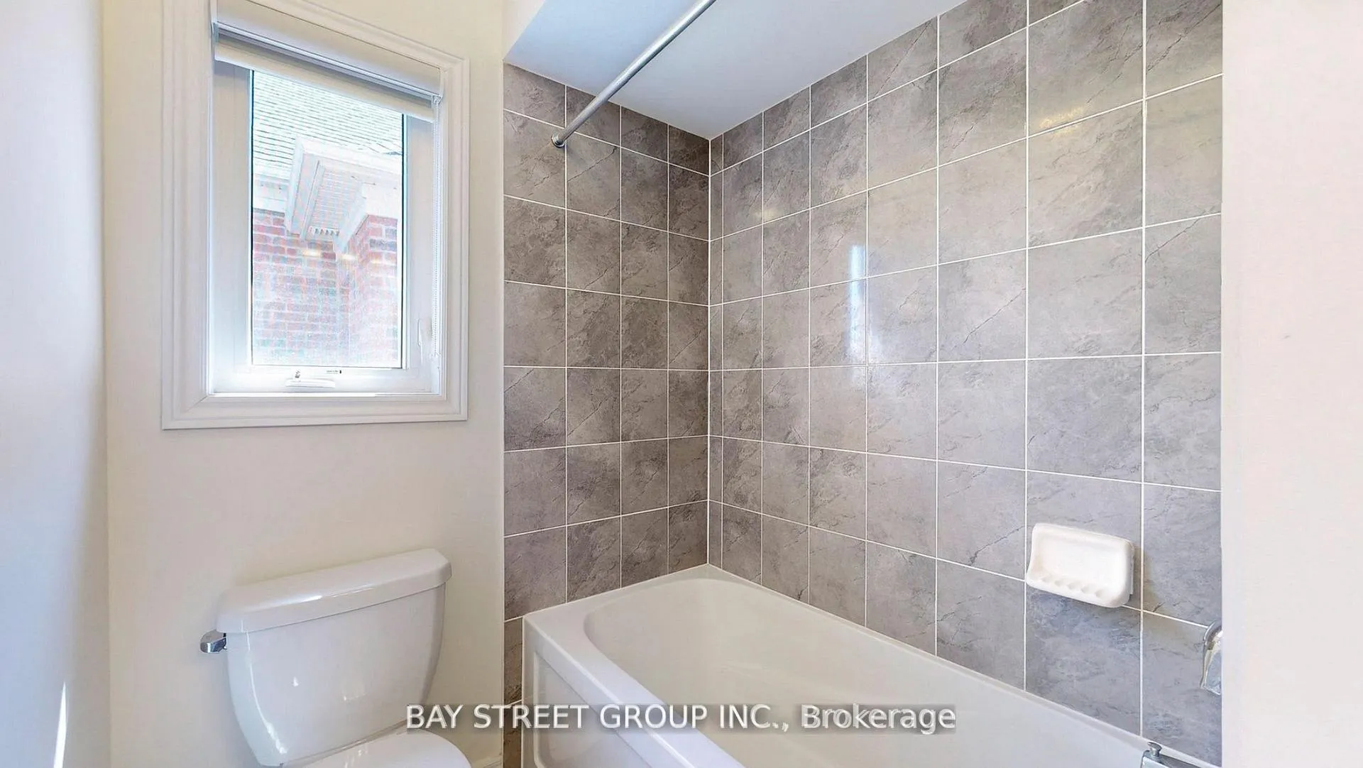 Photo 23 of 127 William Fair Drive, Clarington, Bowmanville — HOMEH