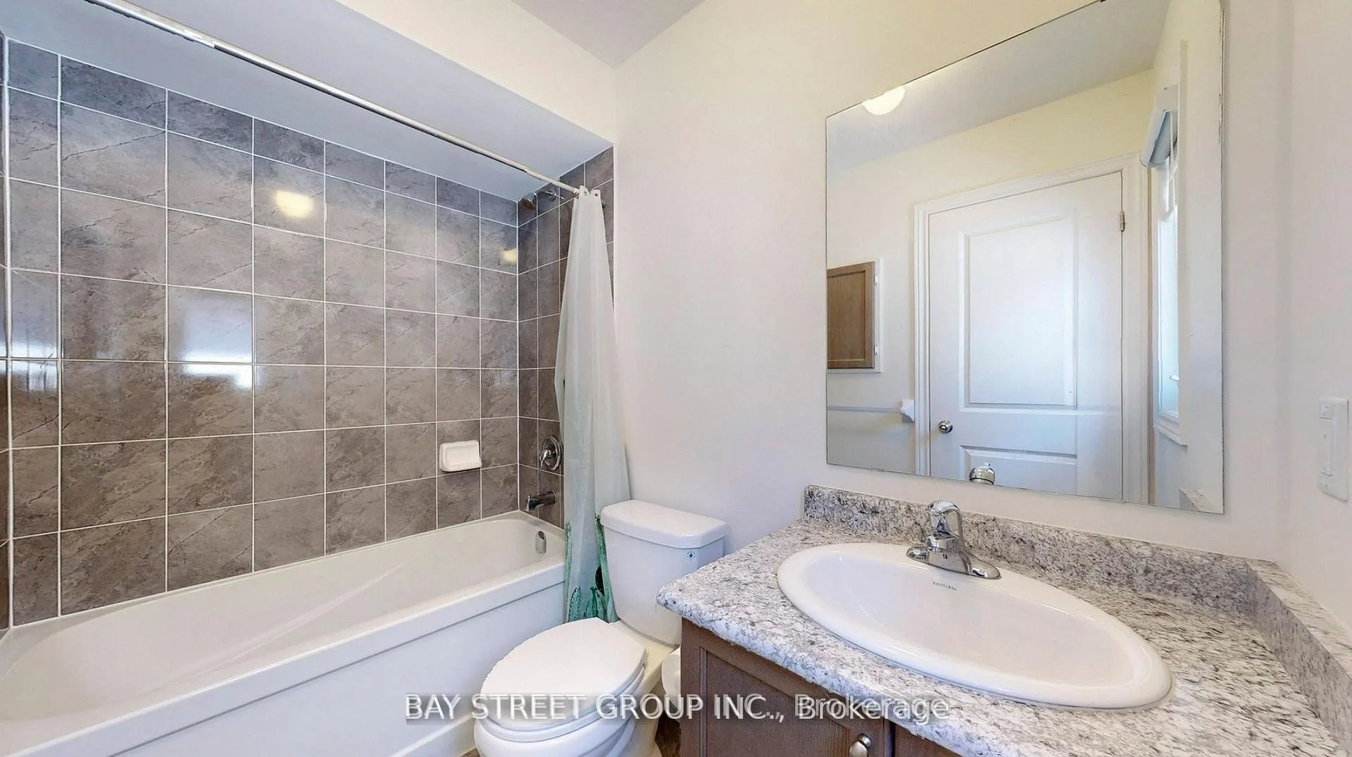 Photo 27 of 127 William Fair Drive, Clarington, Bowmanville — HOMEH
